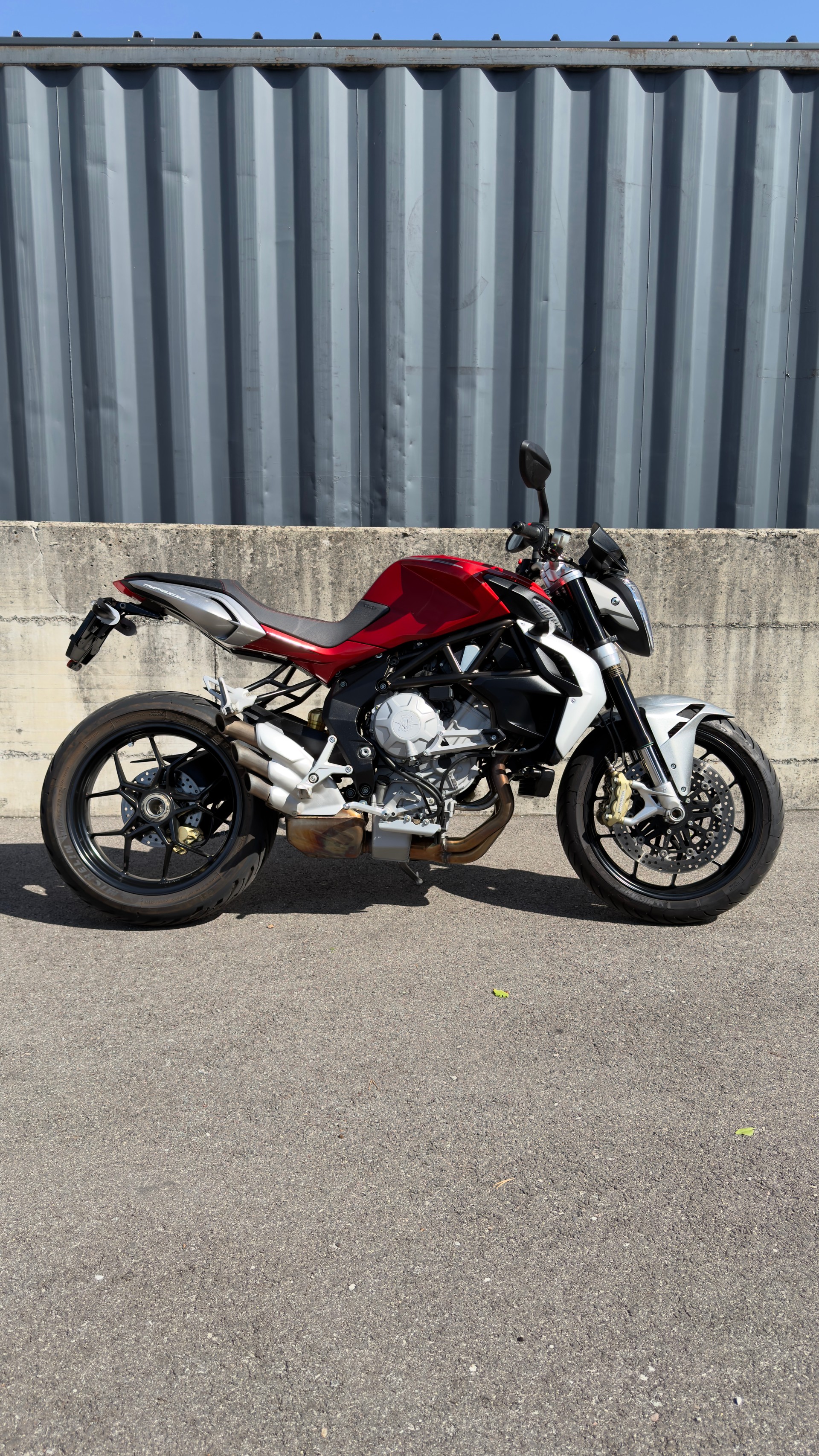 MV AGUSTA B3 Brutale 800-showroom-element-1