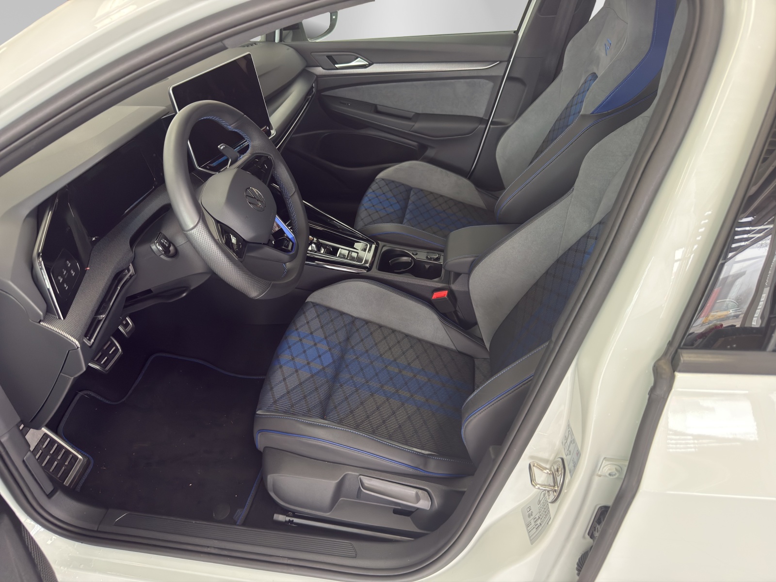 VW Golf 2.0 TSI R DSG 4 Motion, 8-fach bereift-image-8