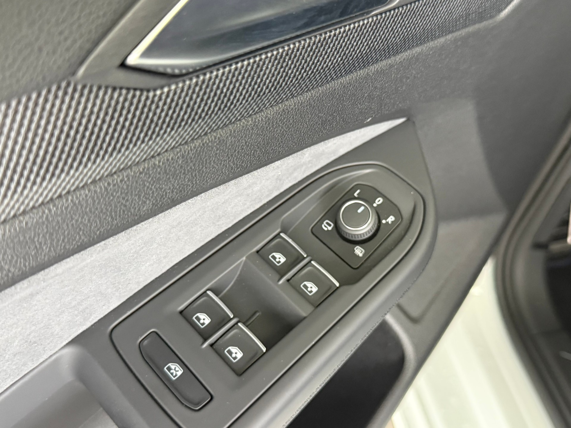 VW Golf 2.0 TSI R DSG 4 Motion, 8-fach bereift-image-13