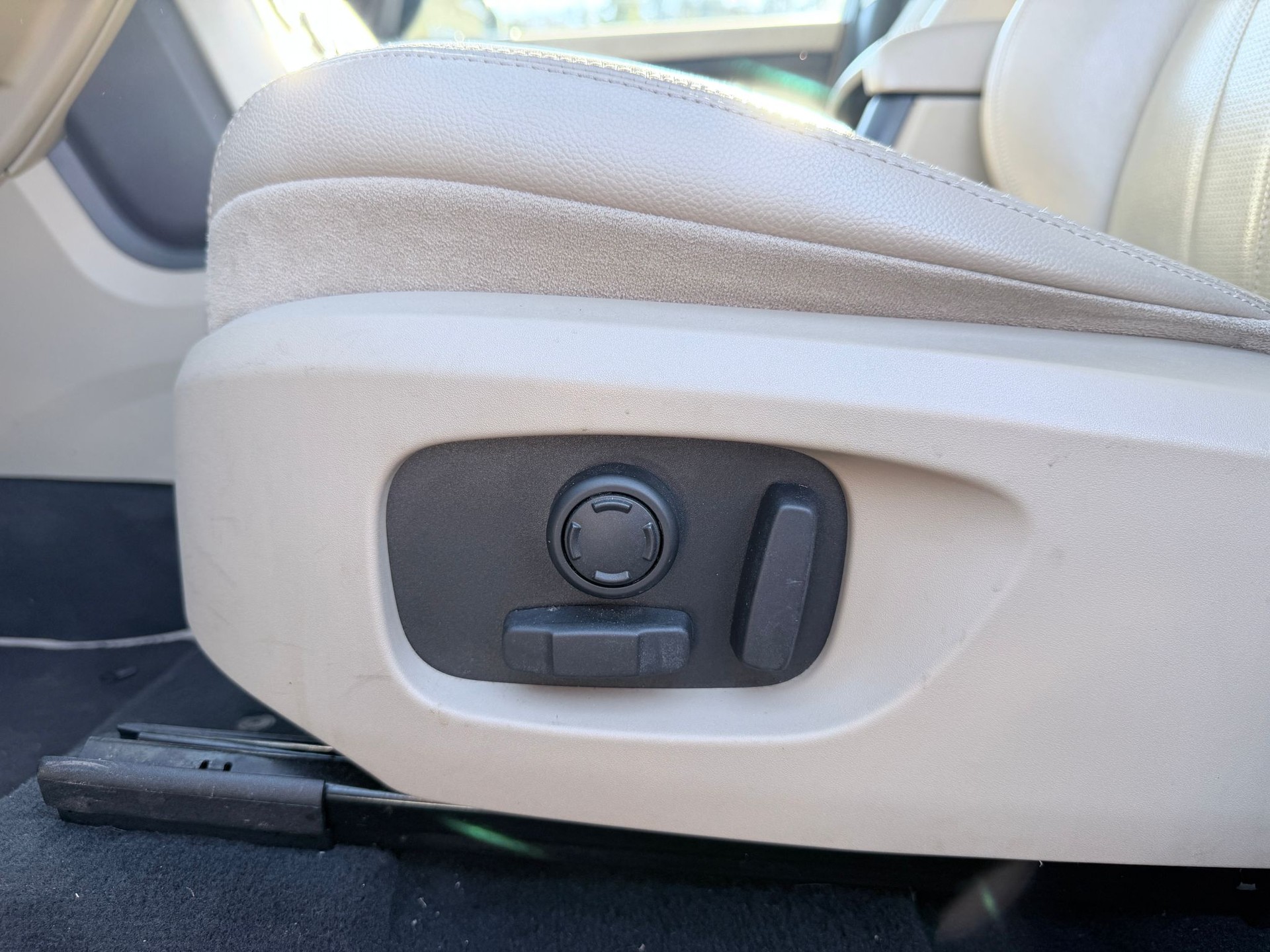 LAND ROVER Discovery Sport 2.0 TD4 HSE Luxury AT9-image-12