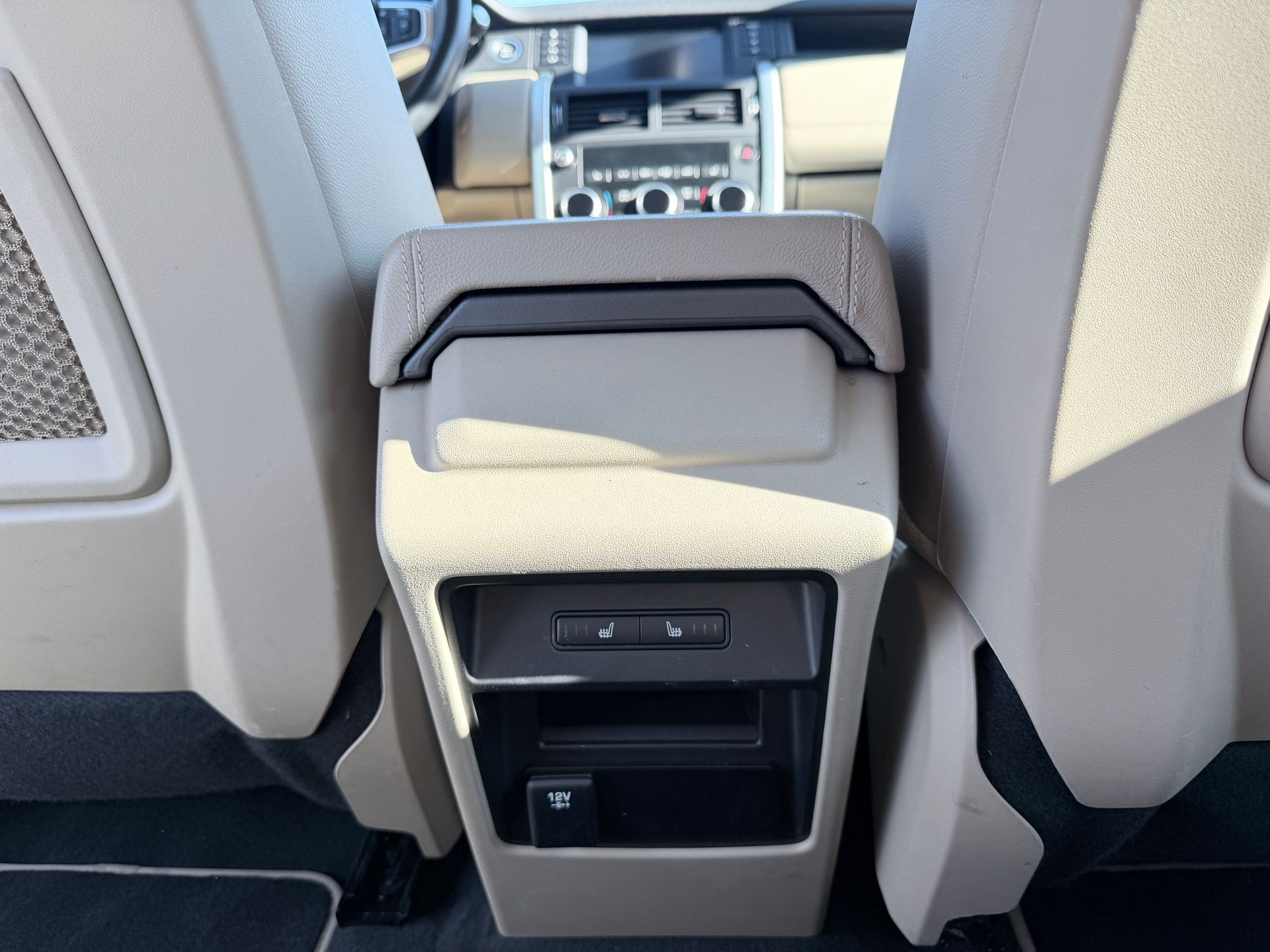LAND ROVER Discovery Sport 2.0 TD4 HSE Luxury AT9-image-15