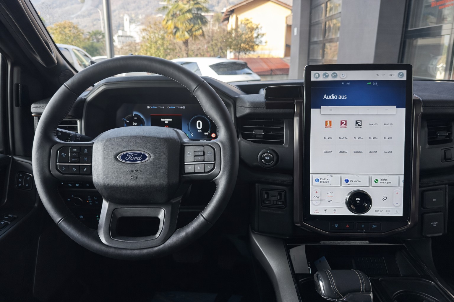 FORD F-150 Lightning 91 kWh Lariat Launch Edition-image-9