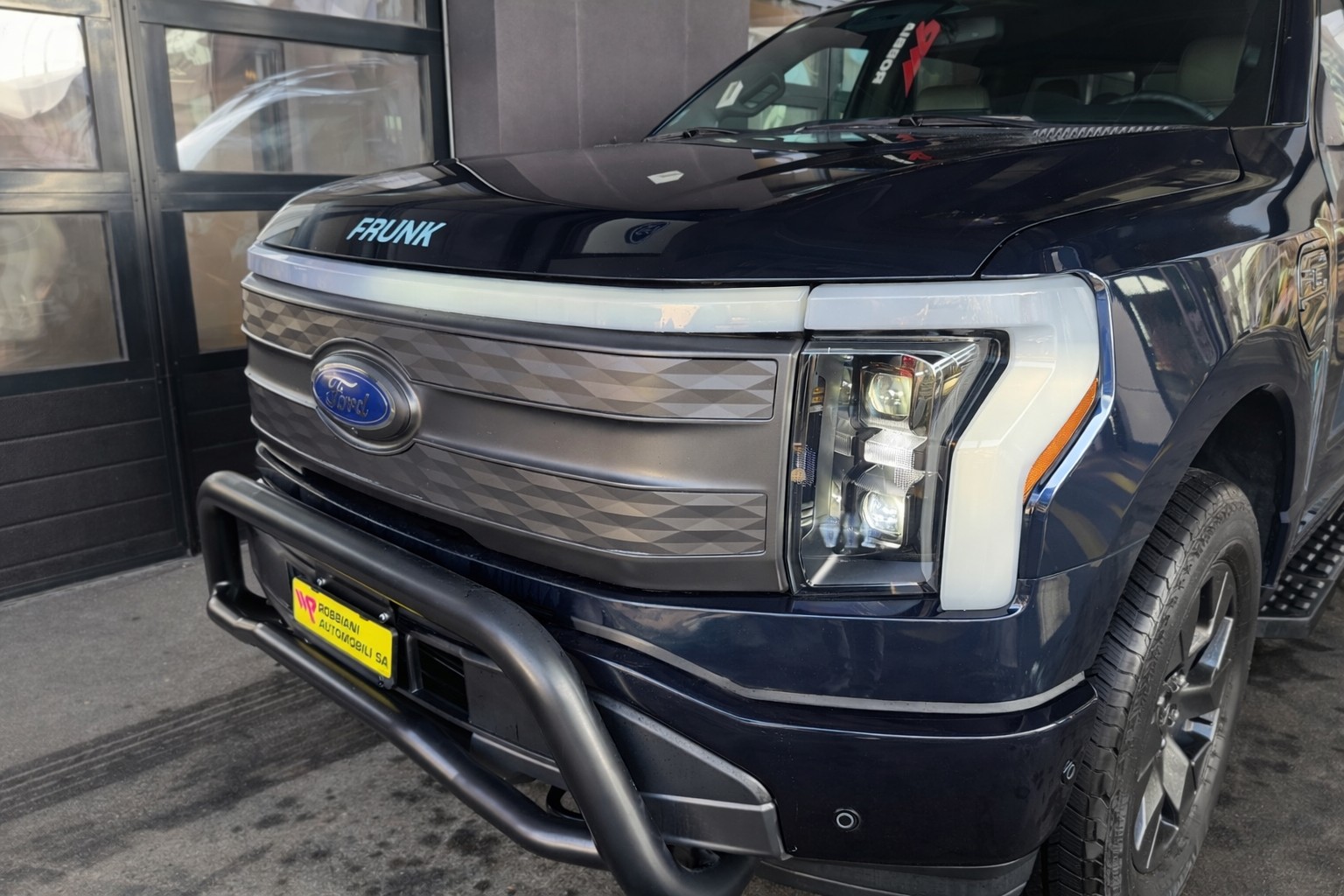 FORD F-150 Lightning 91 kWh Lariat Launch Edition-image-4