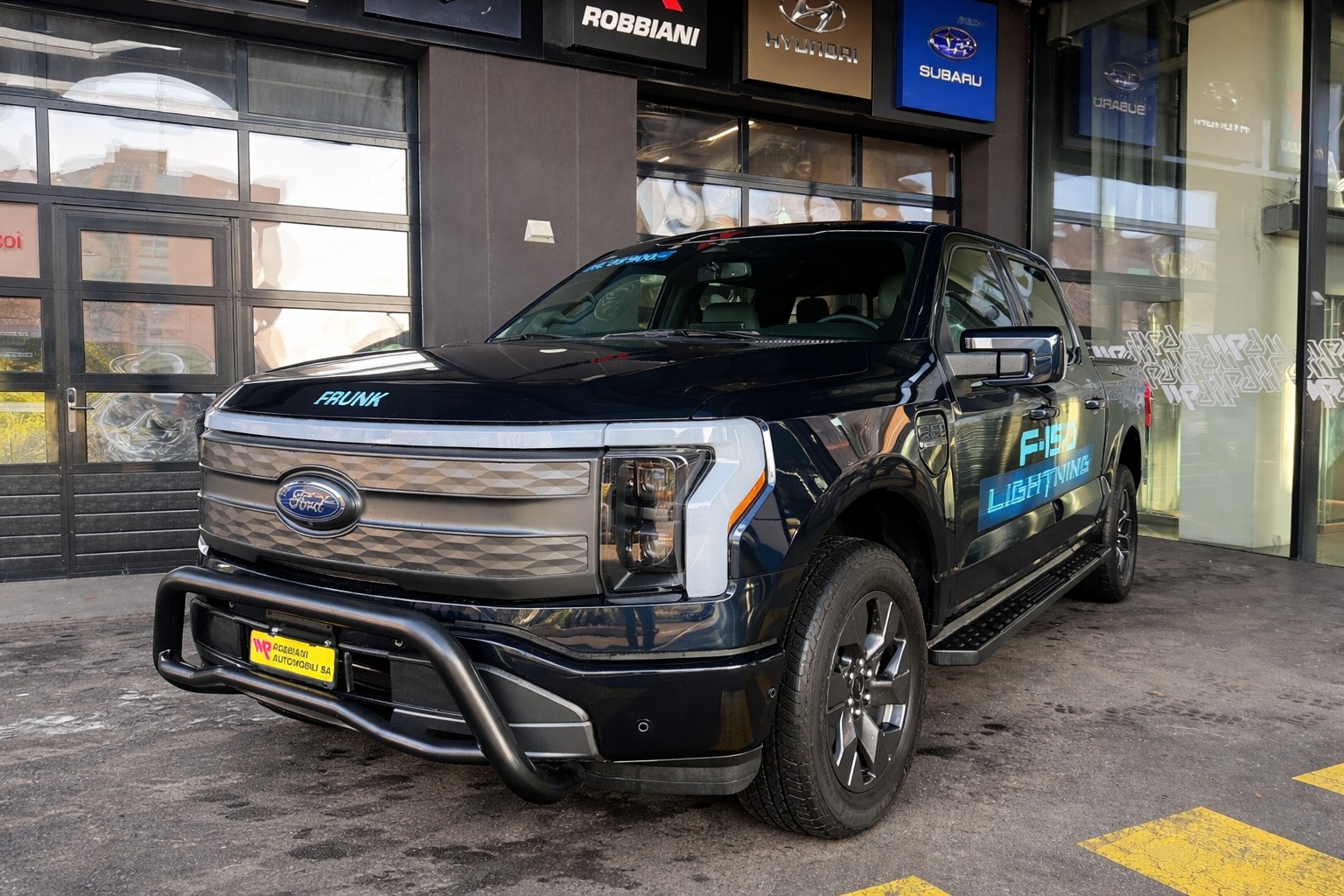 FORD F-150 Lightning 91 kWh Lariat Launch Edition-image-2