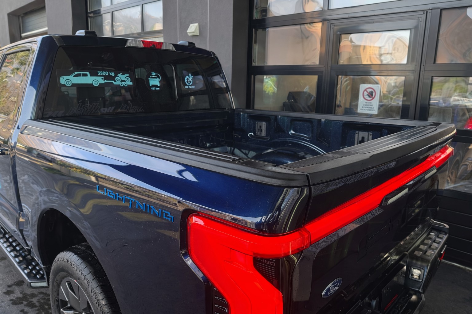 FORD F-150 Lightning 91 kWh Lariat Launch Edition-image-7