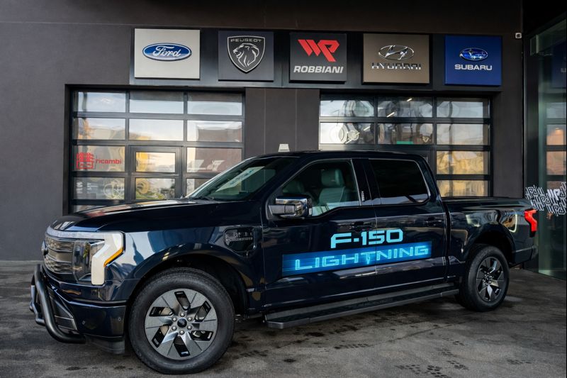 FORD F-150 Lightning 91 kWh Lariat Launch Edition-image-0