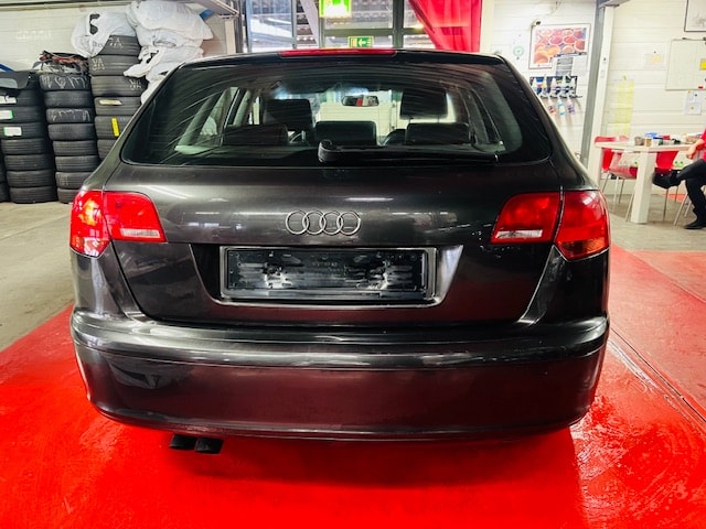 AUDI A3 Sportback 2.0 TDI Ambition-image-3