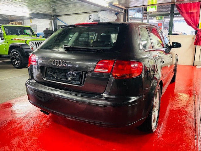 AUDI A3 Sportback 2.0 TDI Ambition-image-5