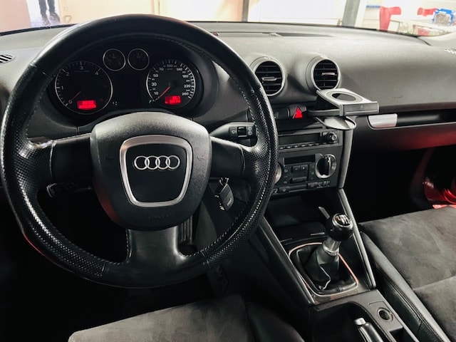 AUDI A3 Sportback 2.0 TDI Ambition-image-13