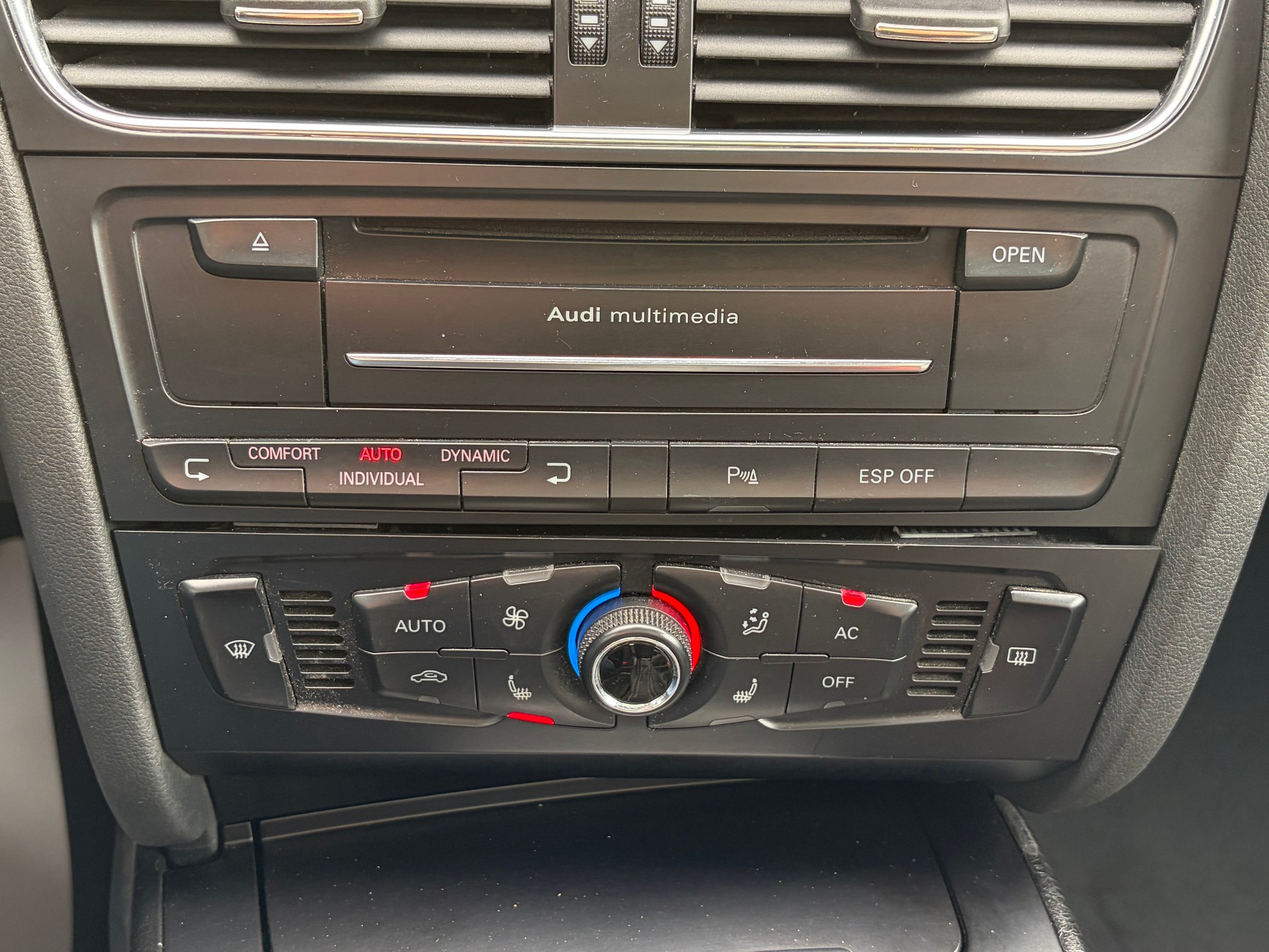 AUDI S4 Avant 3.0 TFSI quattro S-tronic-image-26