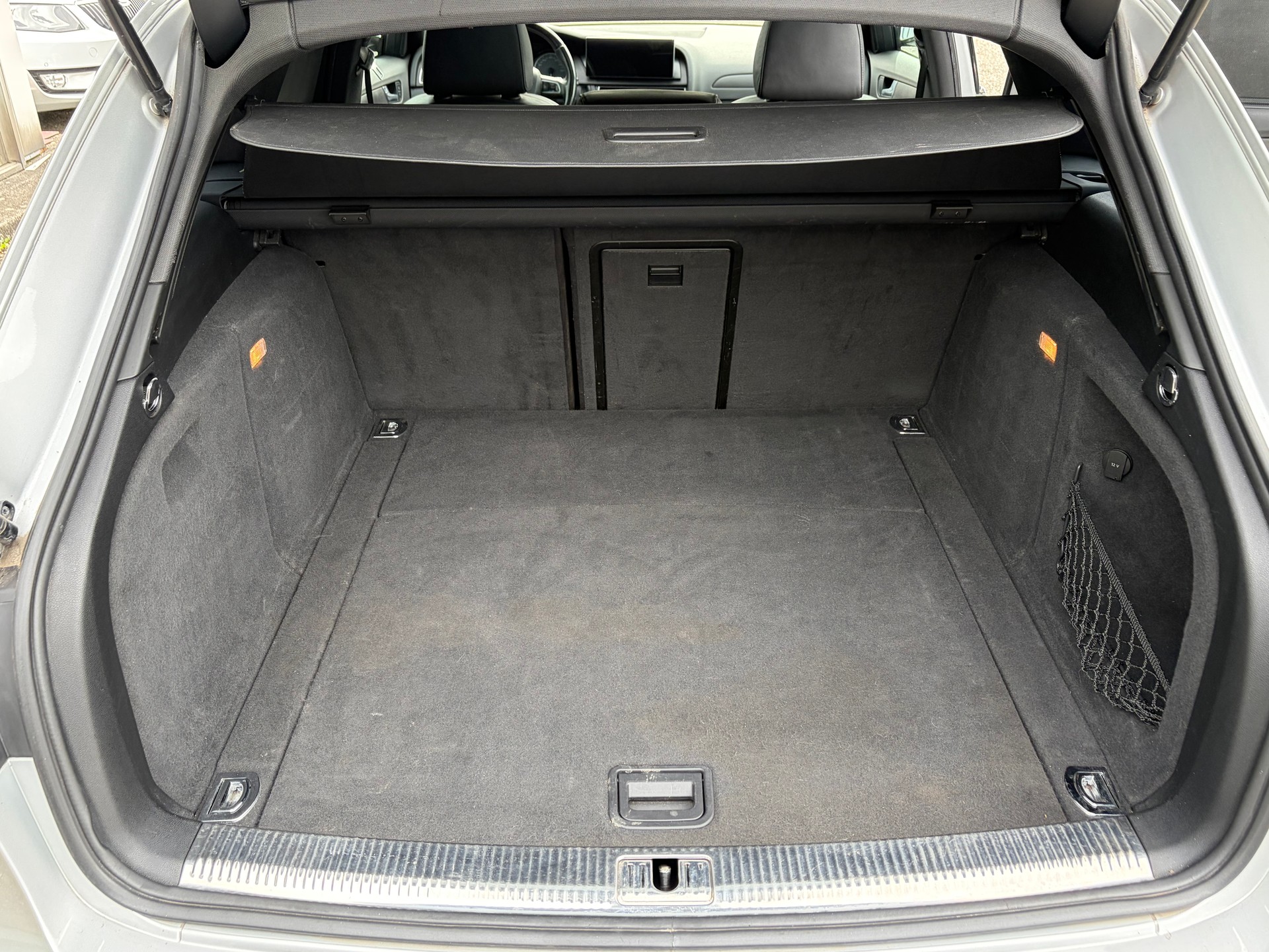 AUDI S4 Avant 3.0 TFSI quattro S-tronic-image-8