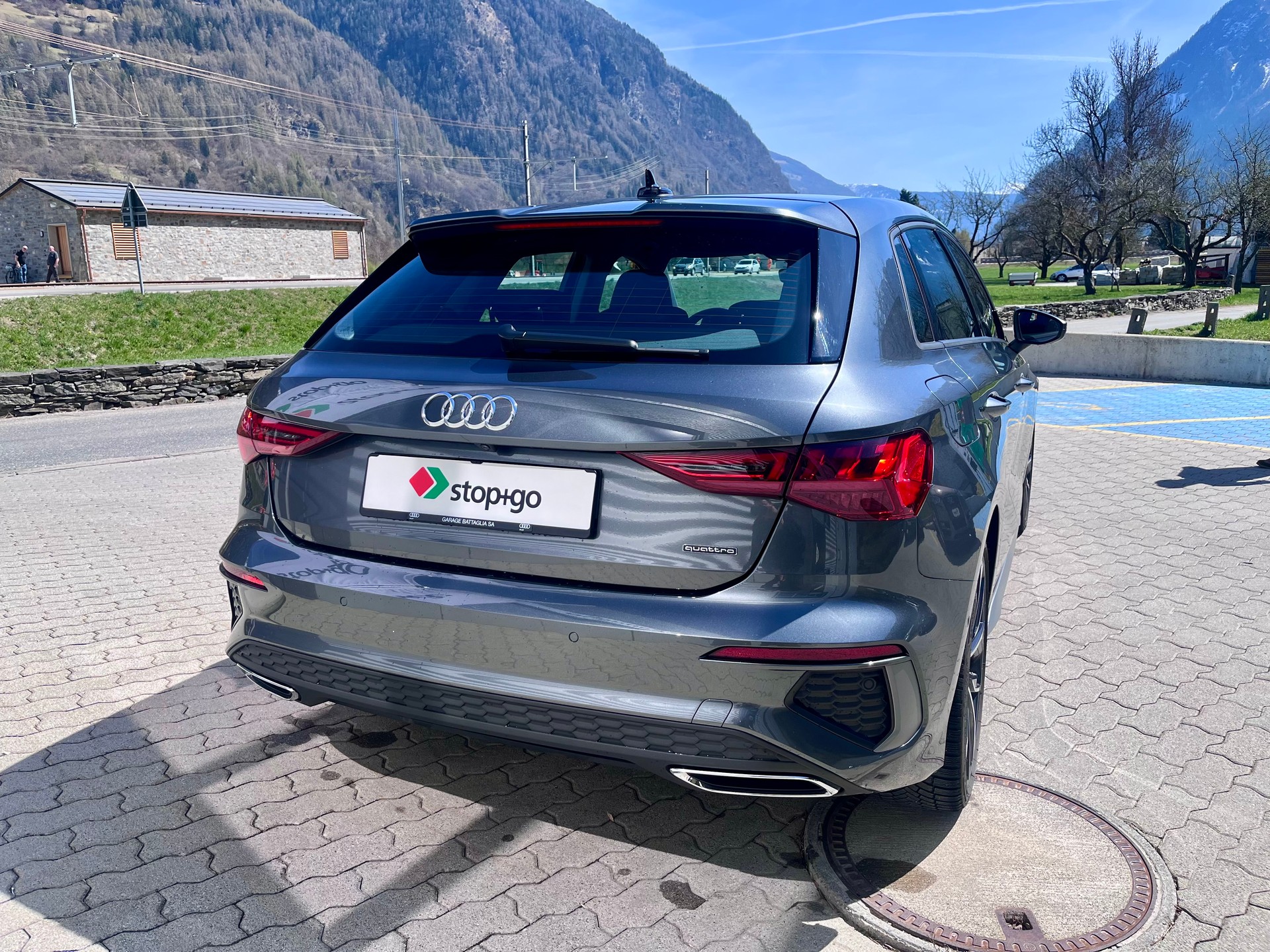 AUDI A3 Sportback 40 TDI S line S-tronic quattro-image-2