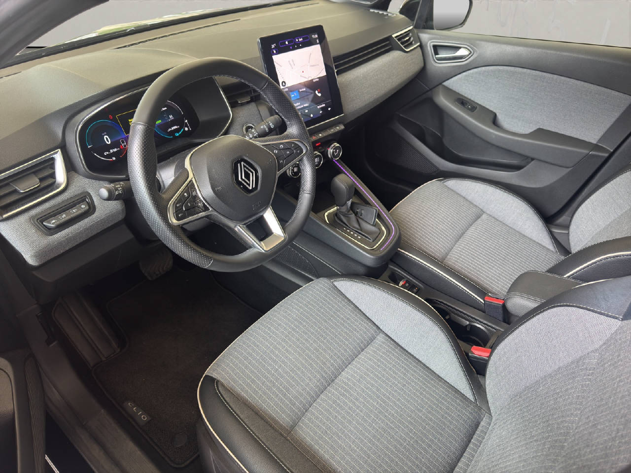RENAULT Clio 1.6 E-Tech techno-image-8
