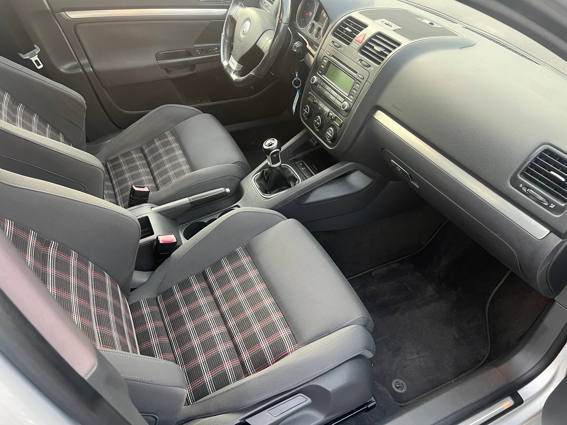 VW Golf 2.0 TFSI GTI-image-9