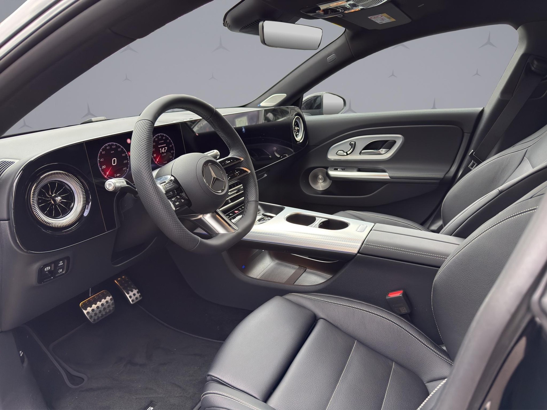MERCEDES-BENZ CLA 250+ AMG Line-image-8