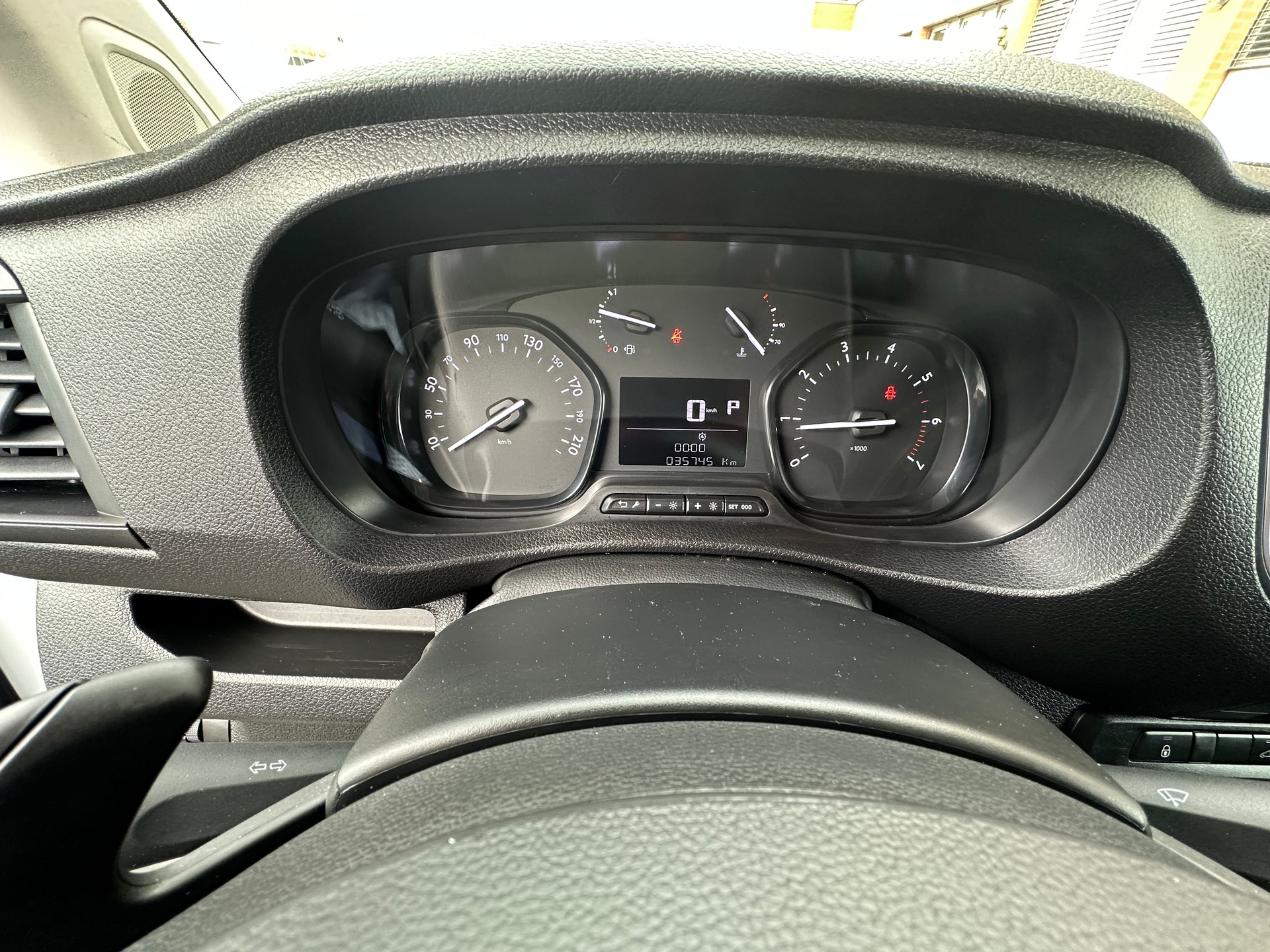 PEUGEOT Expert 2.0 BlueHDi 145 S&S Standard EAT8-image-7