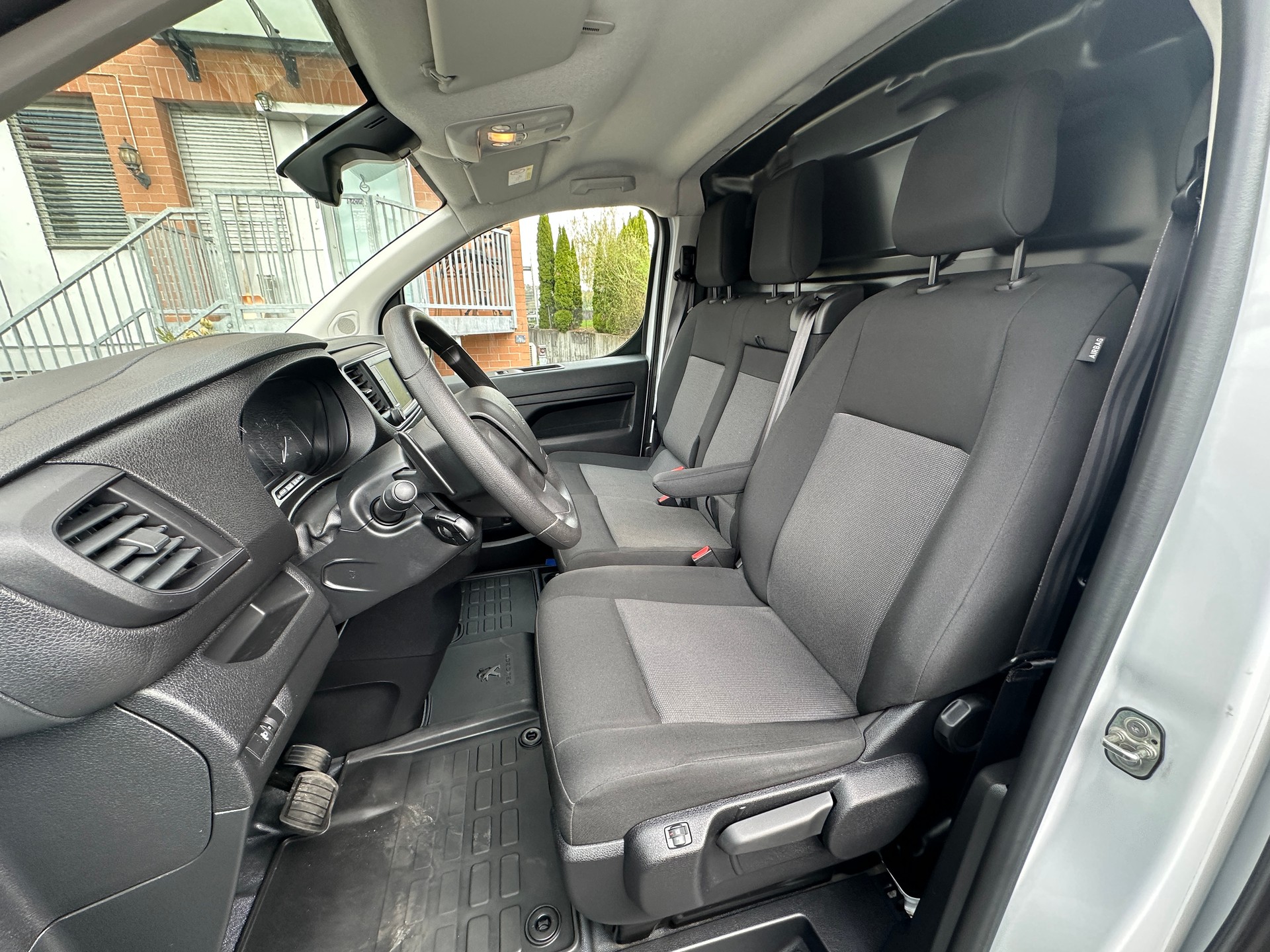 PEUGEOT Expert 2.0 BlueHDi 145 S&S Standard EAT8-image-5