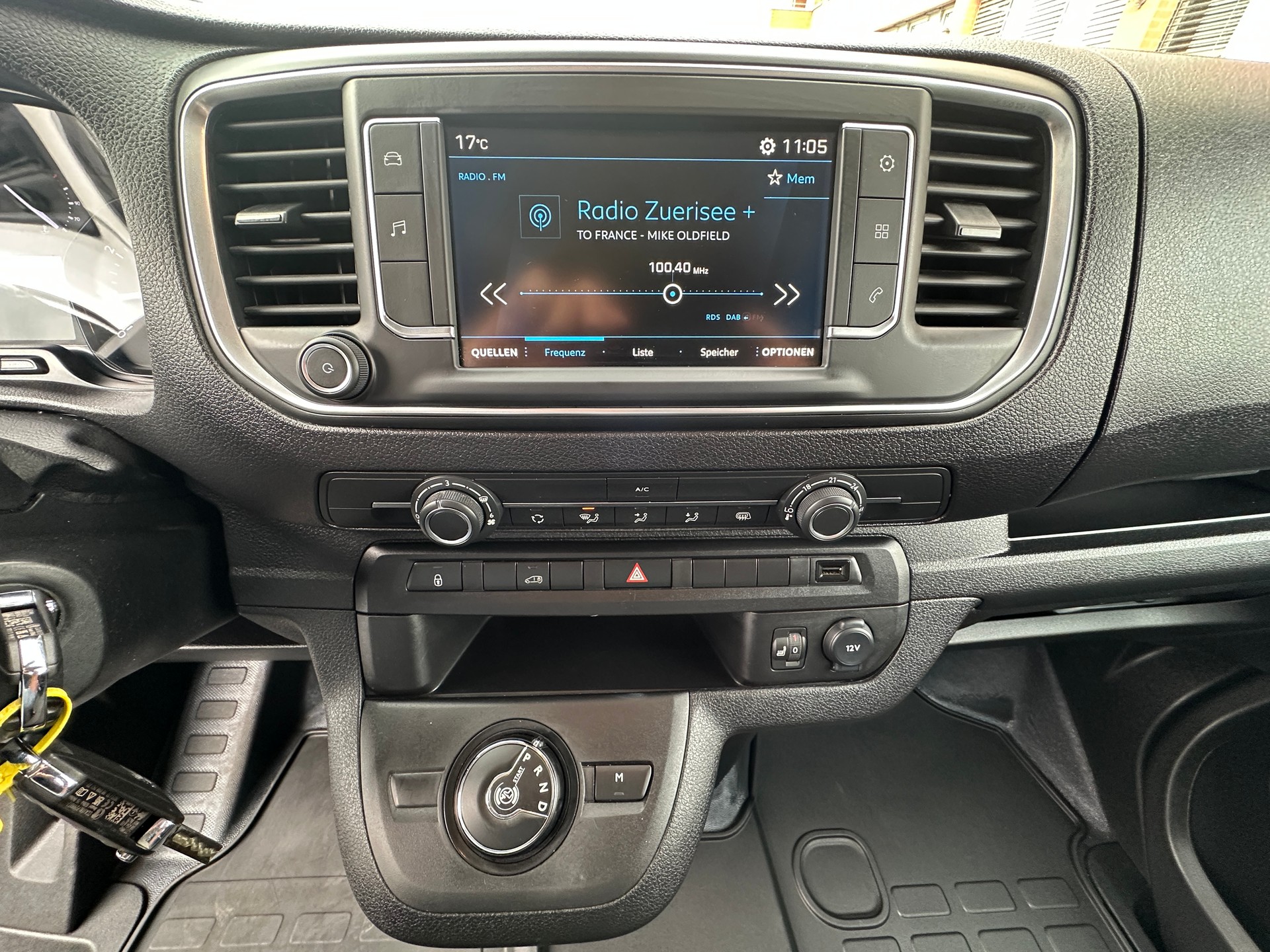 PEUGEOT Expert 2.0 BlueHDi 145 S&S Standard EAT8-image-8