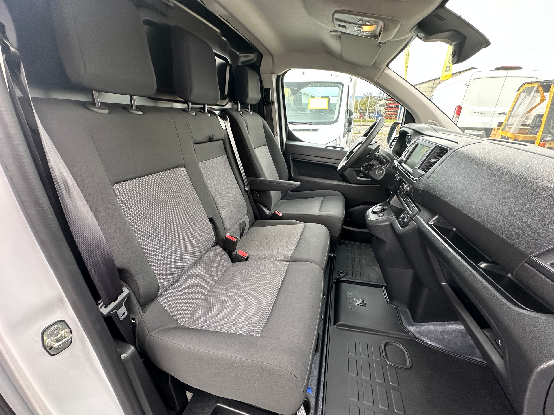 PEUGEOT Expert 2.0 BlueHDi 145 S&S Standard EAT8-image-11