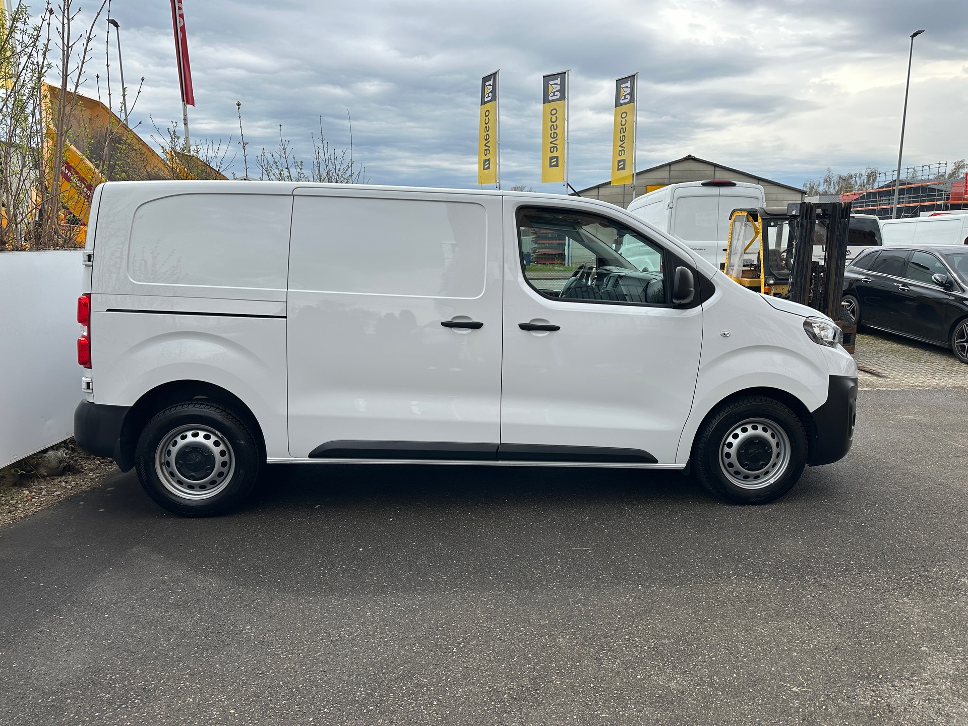 PEUGEOT Expert 2.0 BlueHDi 145 S&S Standard EAT8-image-3