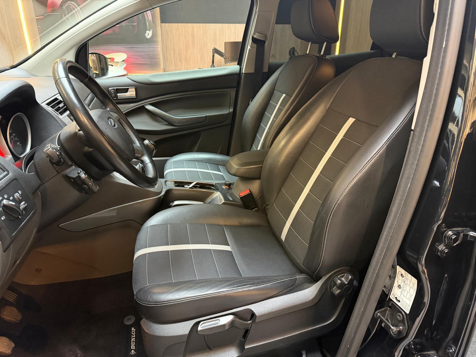 FORD Kuga 2.0 TDCi 140 Titanium-image-15