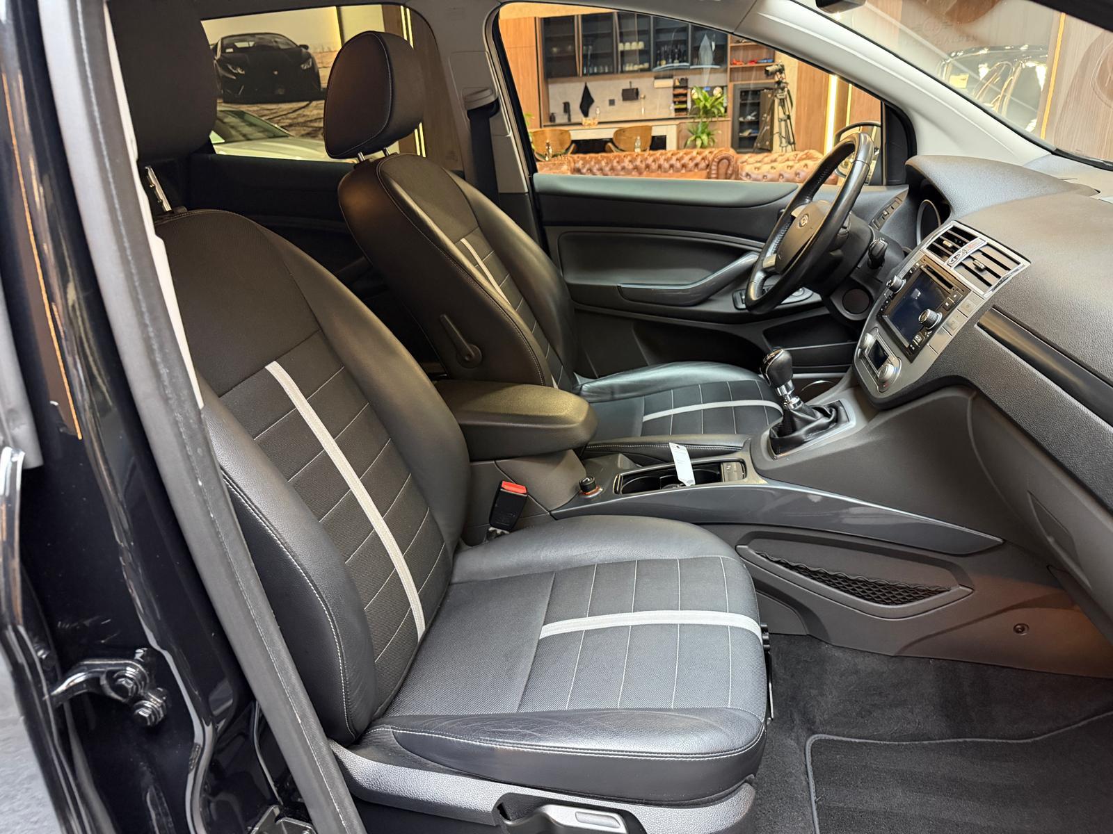 FORD Kuga 2.0 TDCi 140 Titanium-image-17