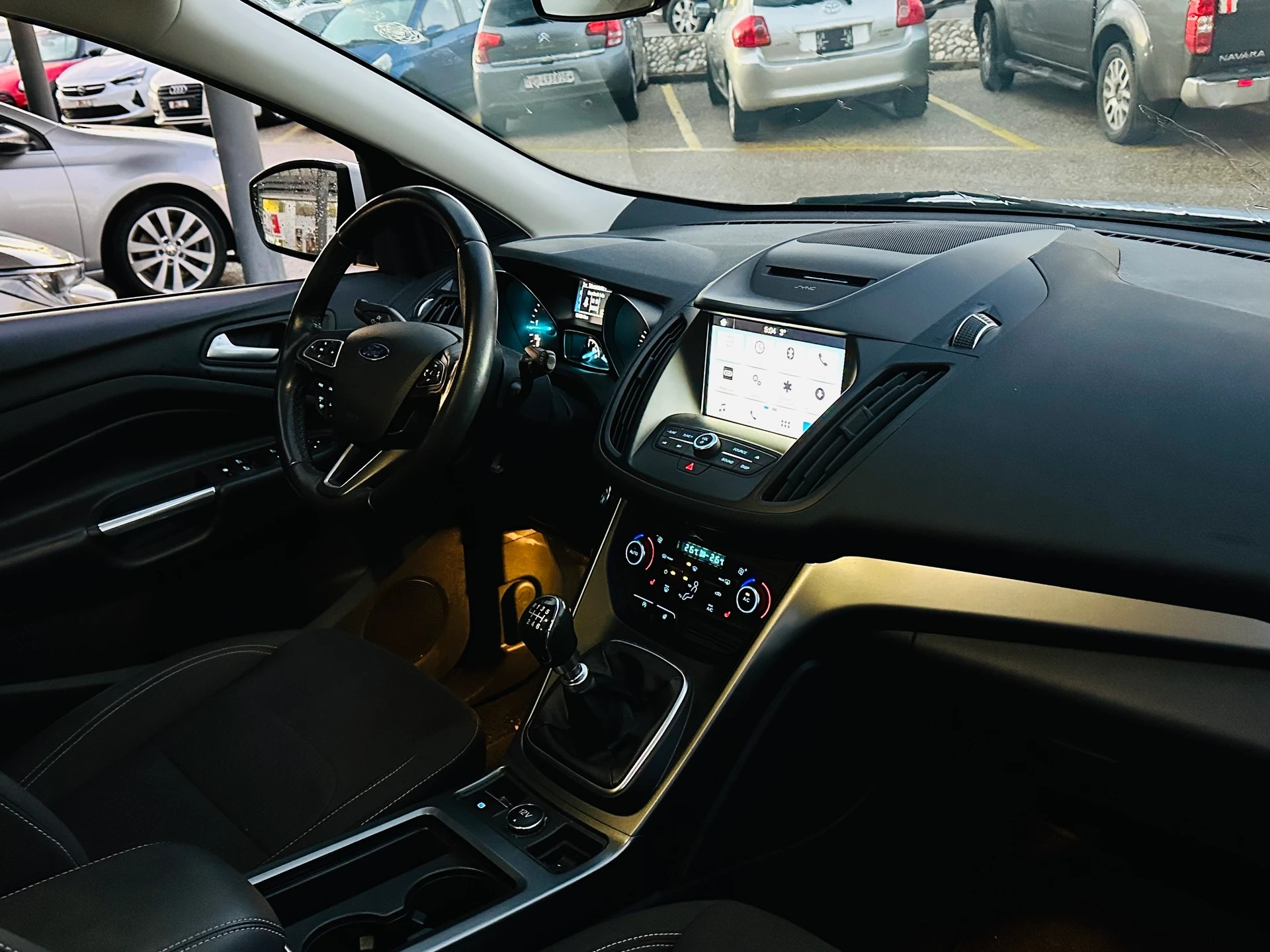 FORD Kuga 1.5 TDCi Business 2WD-image-11