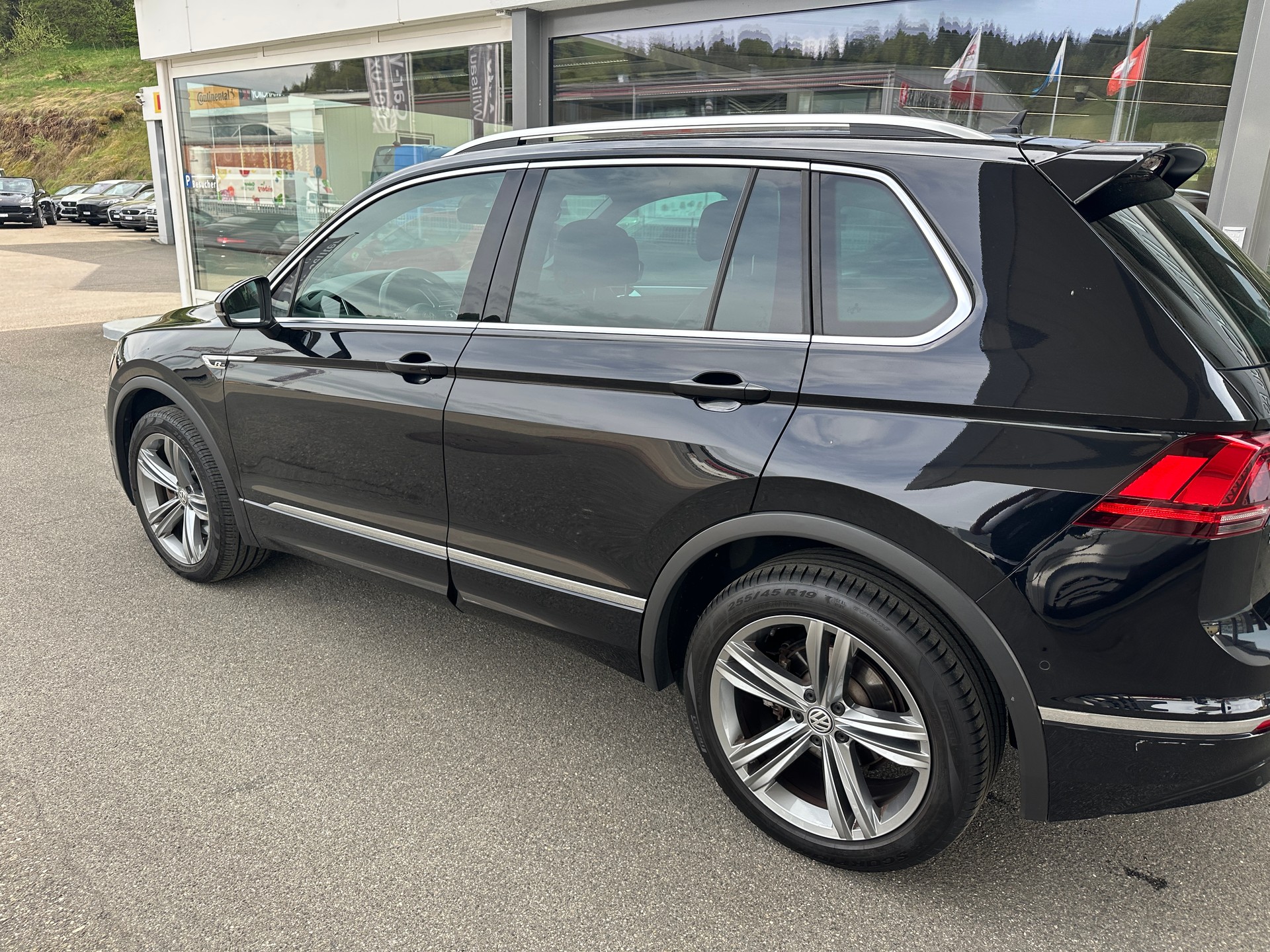 VW Tiguan 2.0TSI HL R Line 4Motion DSG-showroom-element-3