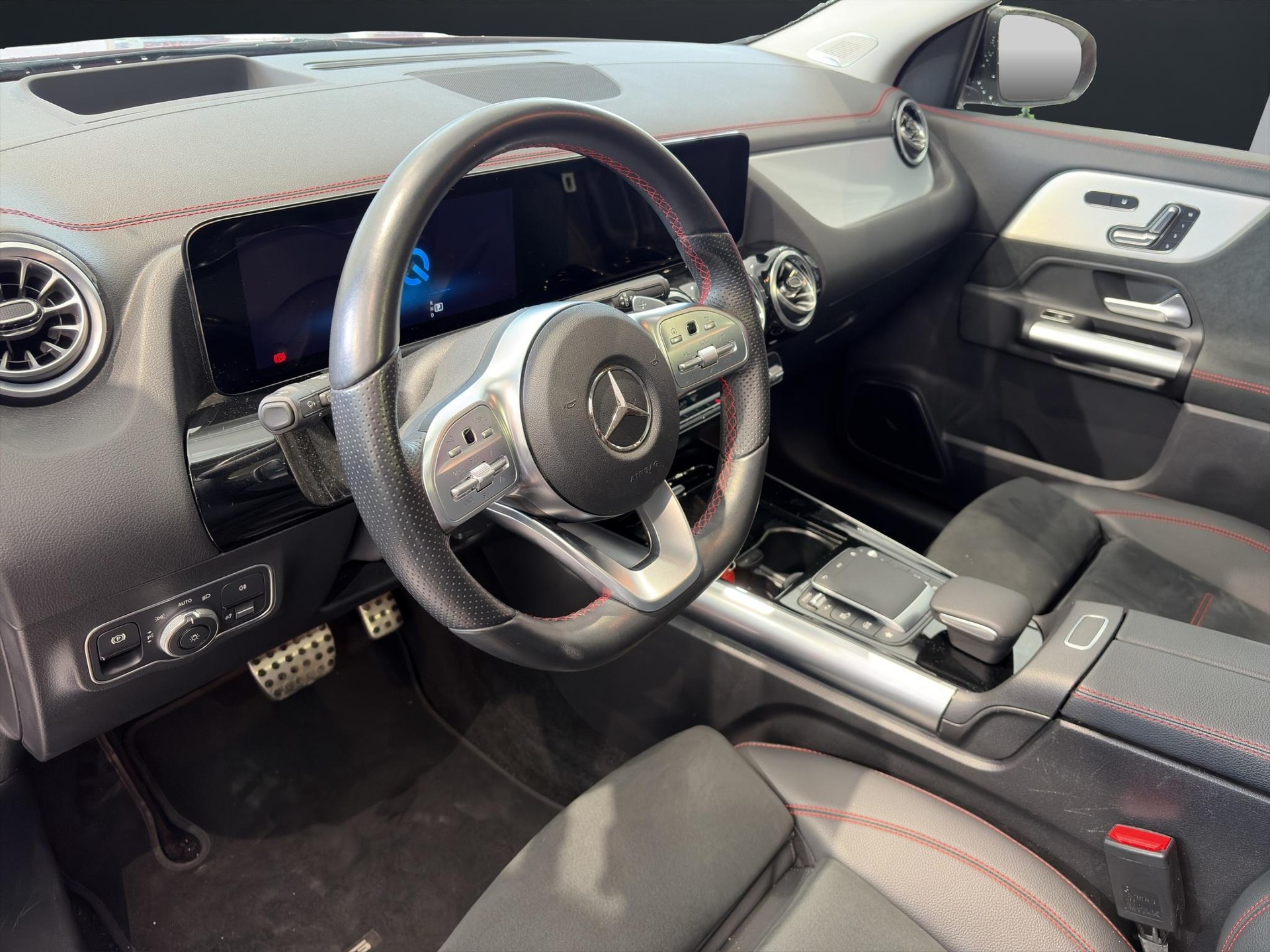 MERCEDES-BENZ EQA 350 Swiss Star AMG Line 4matic-image-6