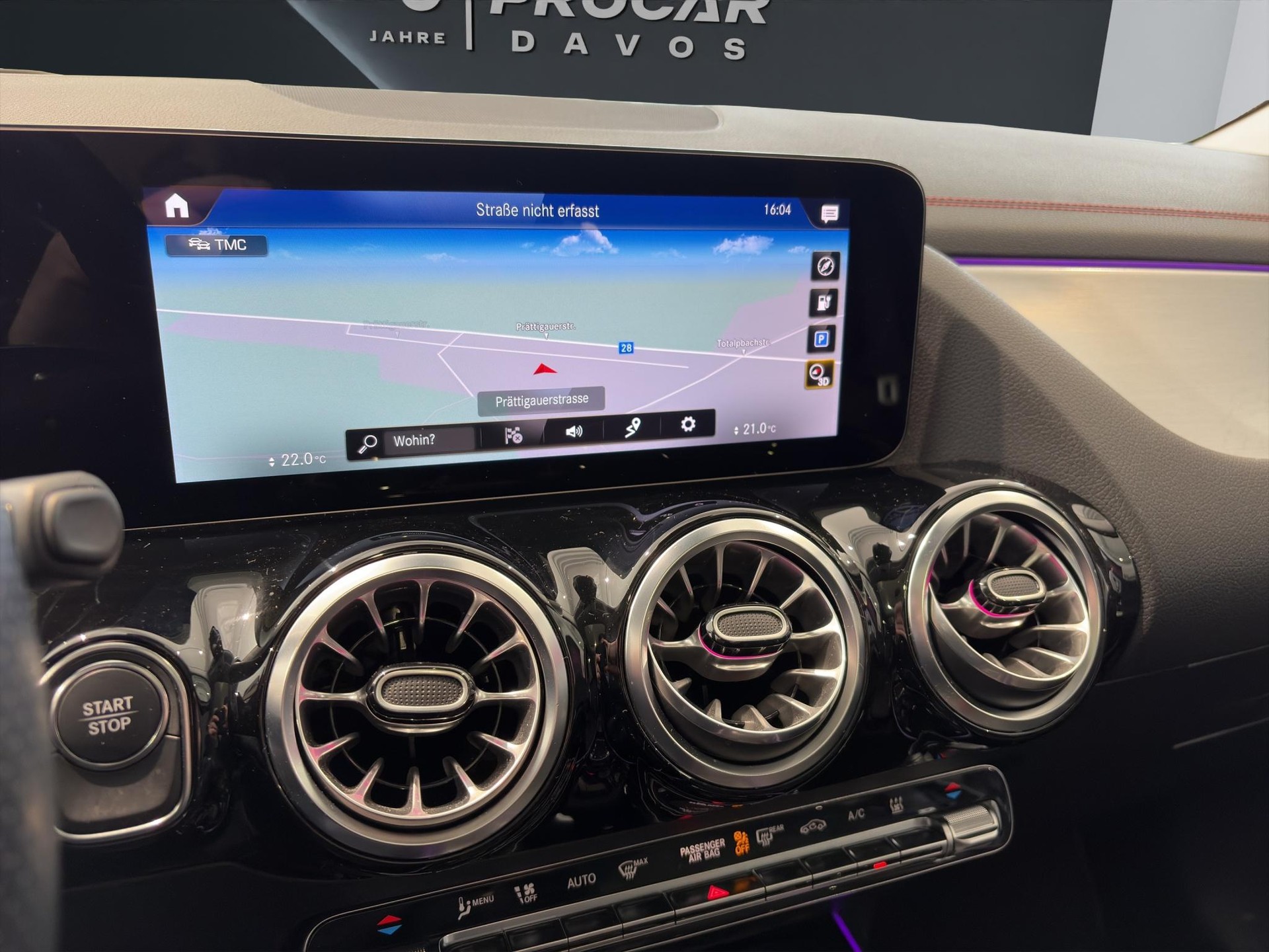 MERCEDES-BENZ EQA 350 Swiss Star AMG Line 4matic-image-10