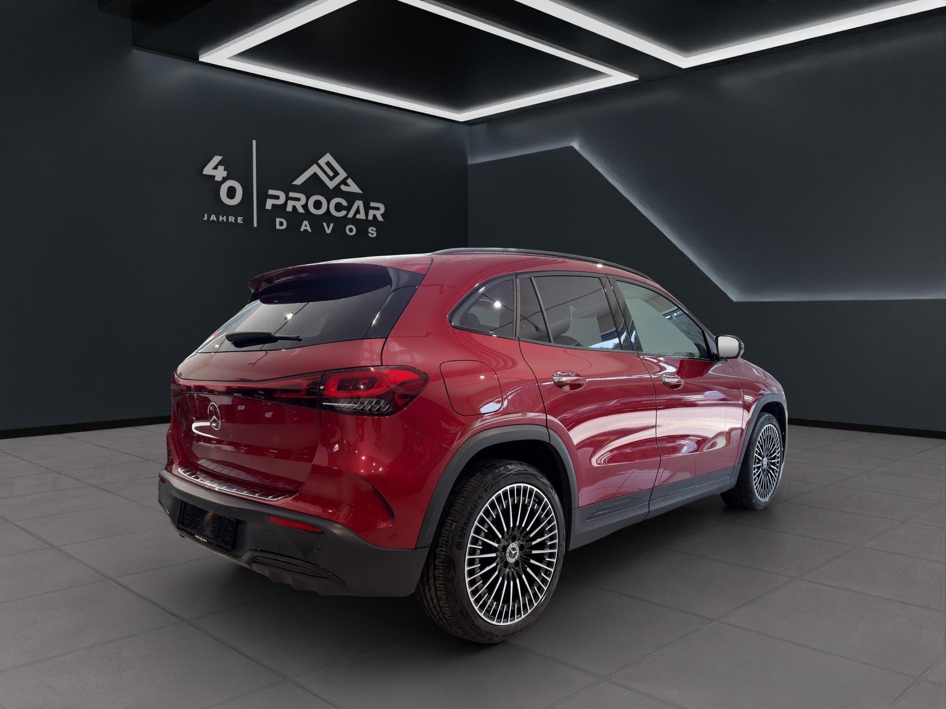 MERCEDES-BENZ EQA 350 Swiss Star AMG Line 4matic-image-3