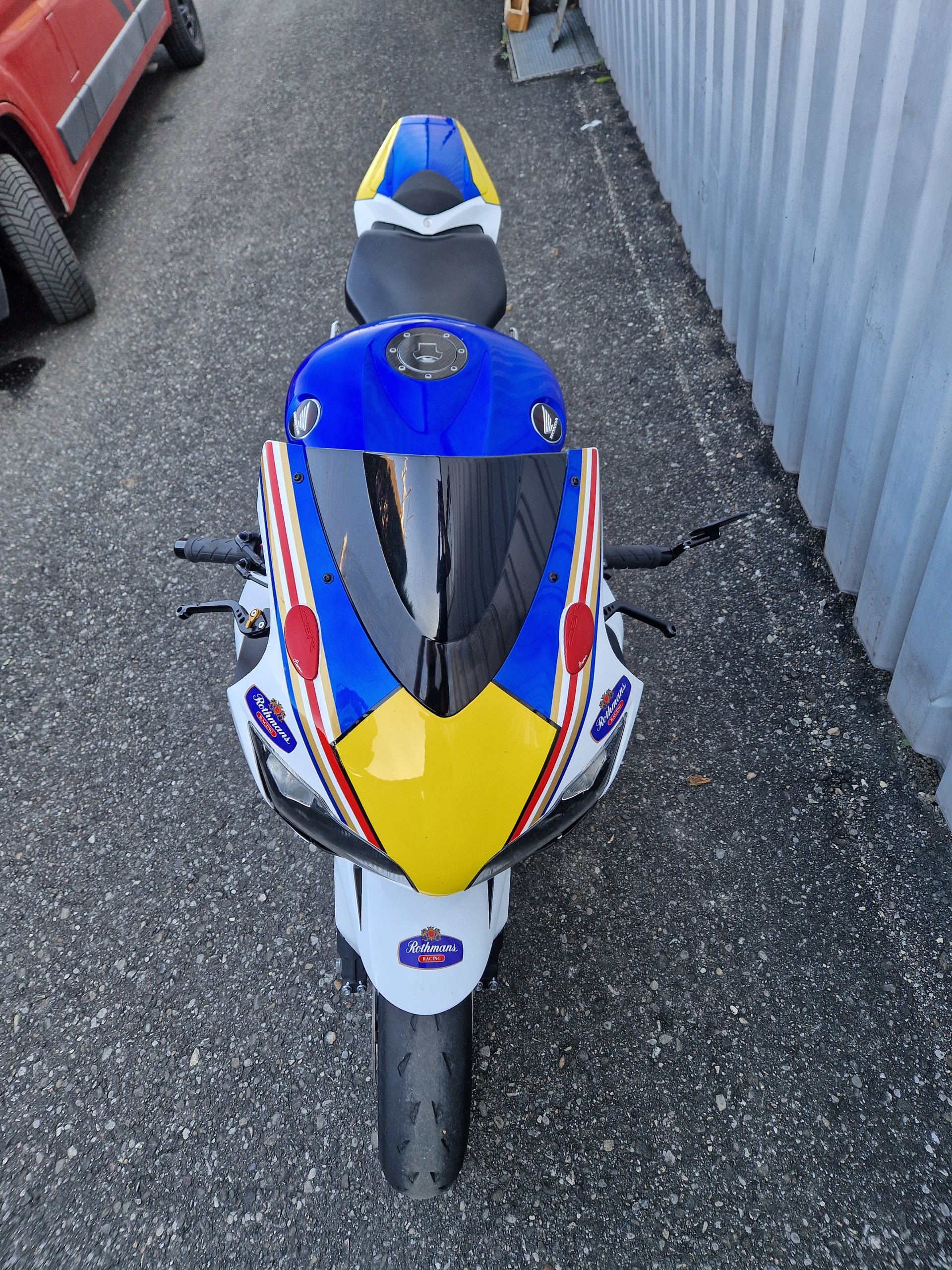 HONDA CBR 1000 RA ABS Rothmans-showroom-element-3