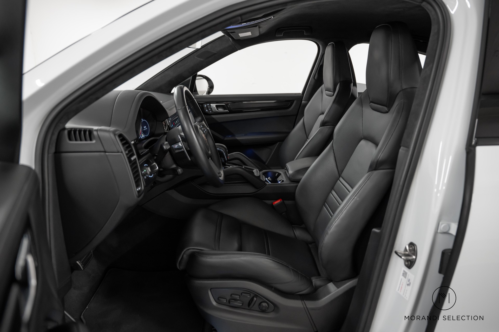 PORSCHE Cayenne Coupé 4.0 V8 Turbo GT-image-15