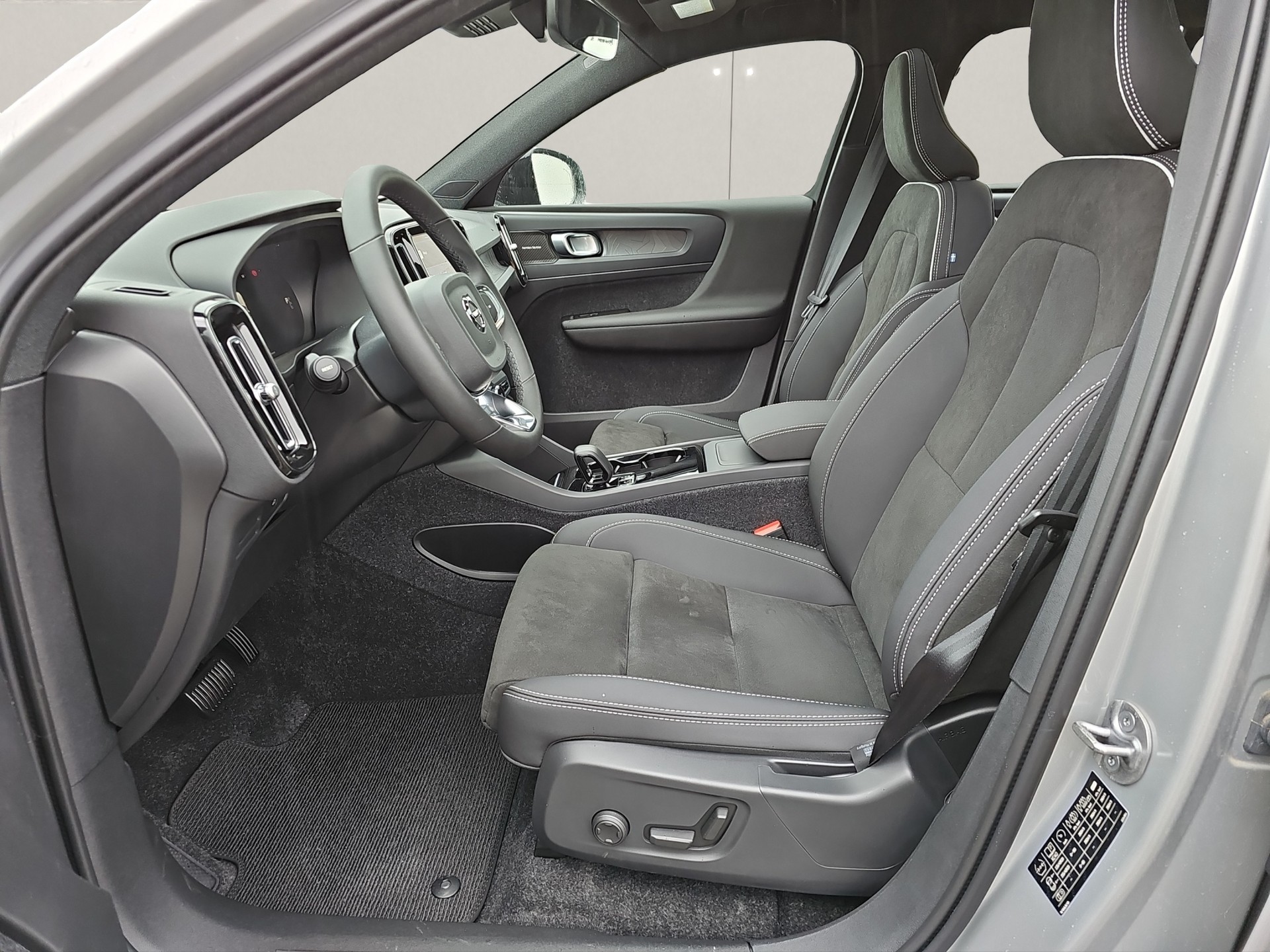 VOLVO XC40 P6 Ultimate-image-5