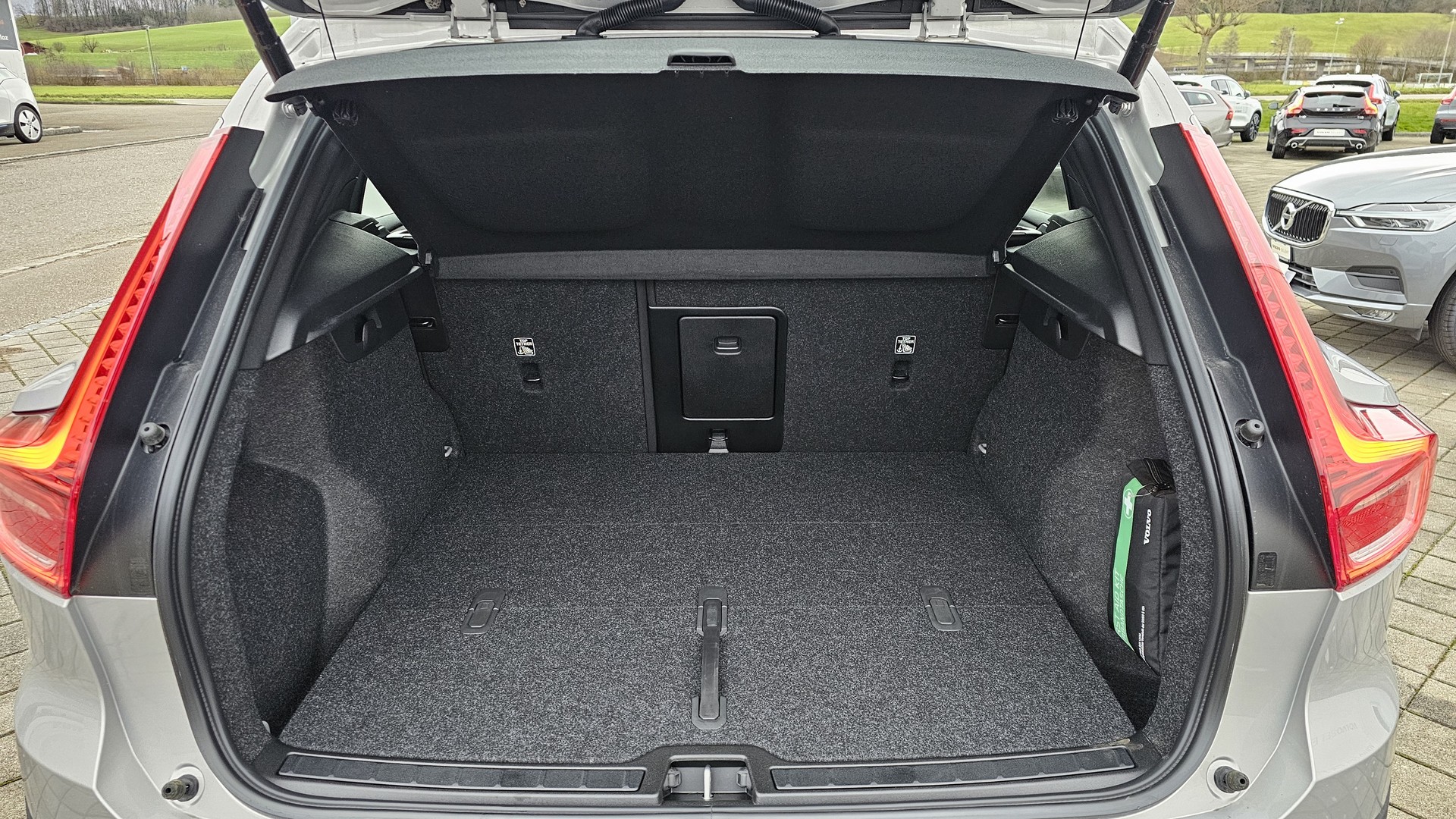 VOLVO XC40 P6 Ultimate-image-12