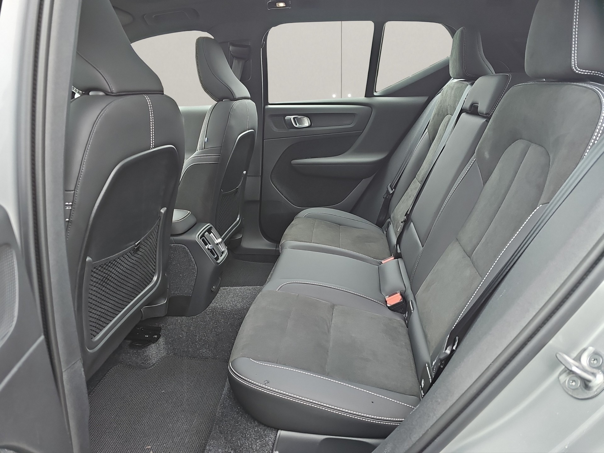 VOLVO XC40 P6 Ultimate-image-6