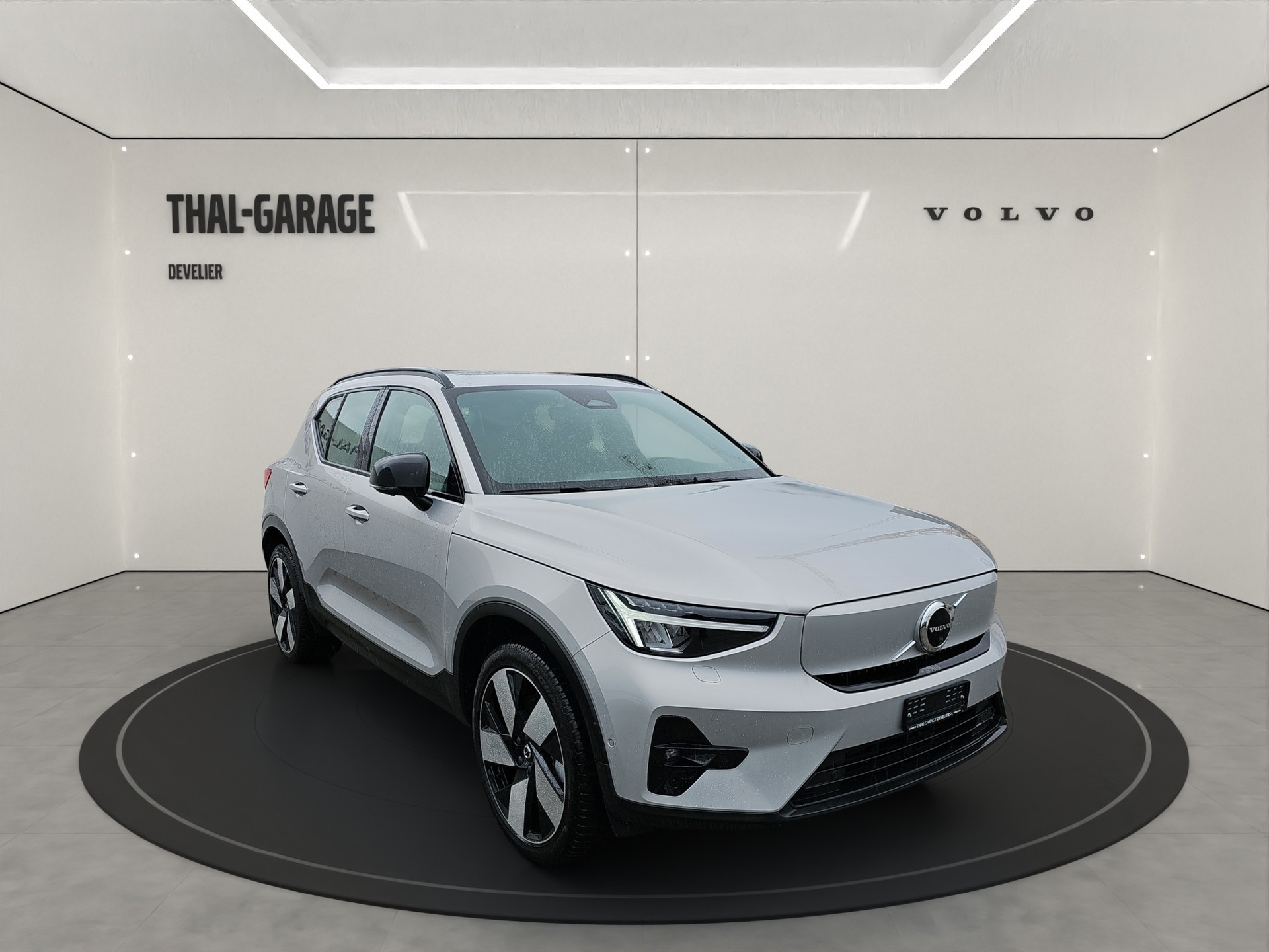 VOLVO XC40 P6 Ultimate-image-2