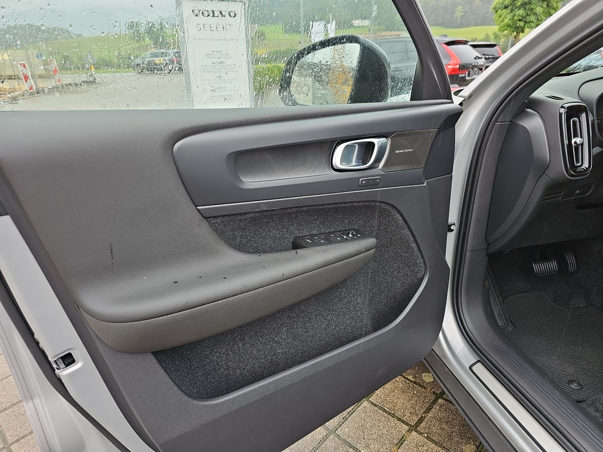 VOLVO XC40 P6 Ultimate-image-13