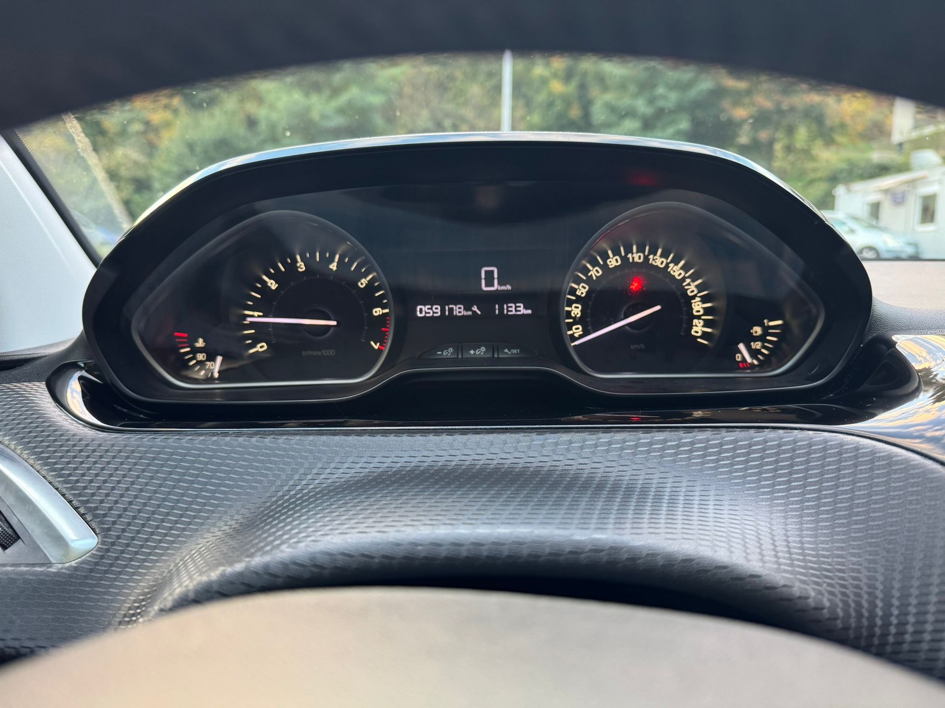 PEUGEOT 208 1.2 PureTech Access-image-13