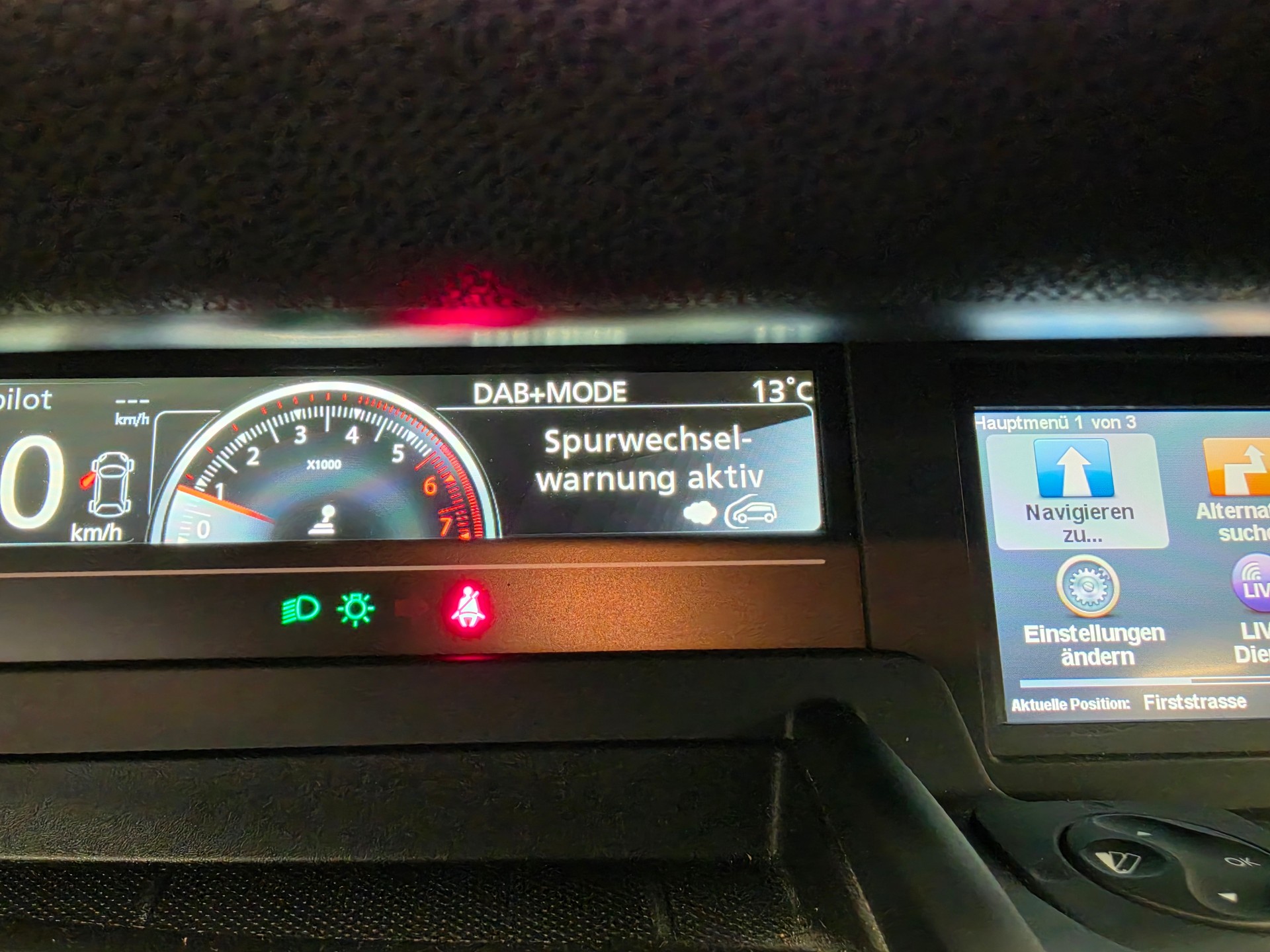 RENAULT Scénic Xmod 1.2 16V Turbo Swiss Bose Edition-image-7