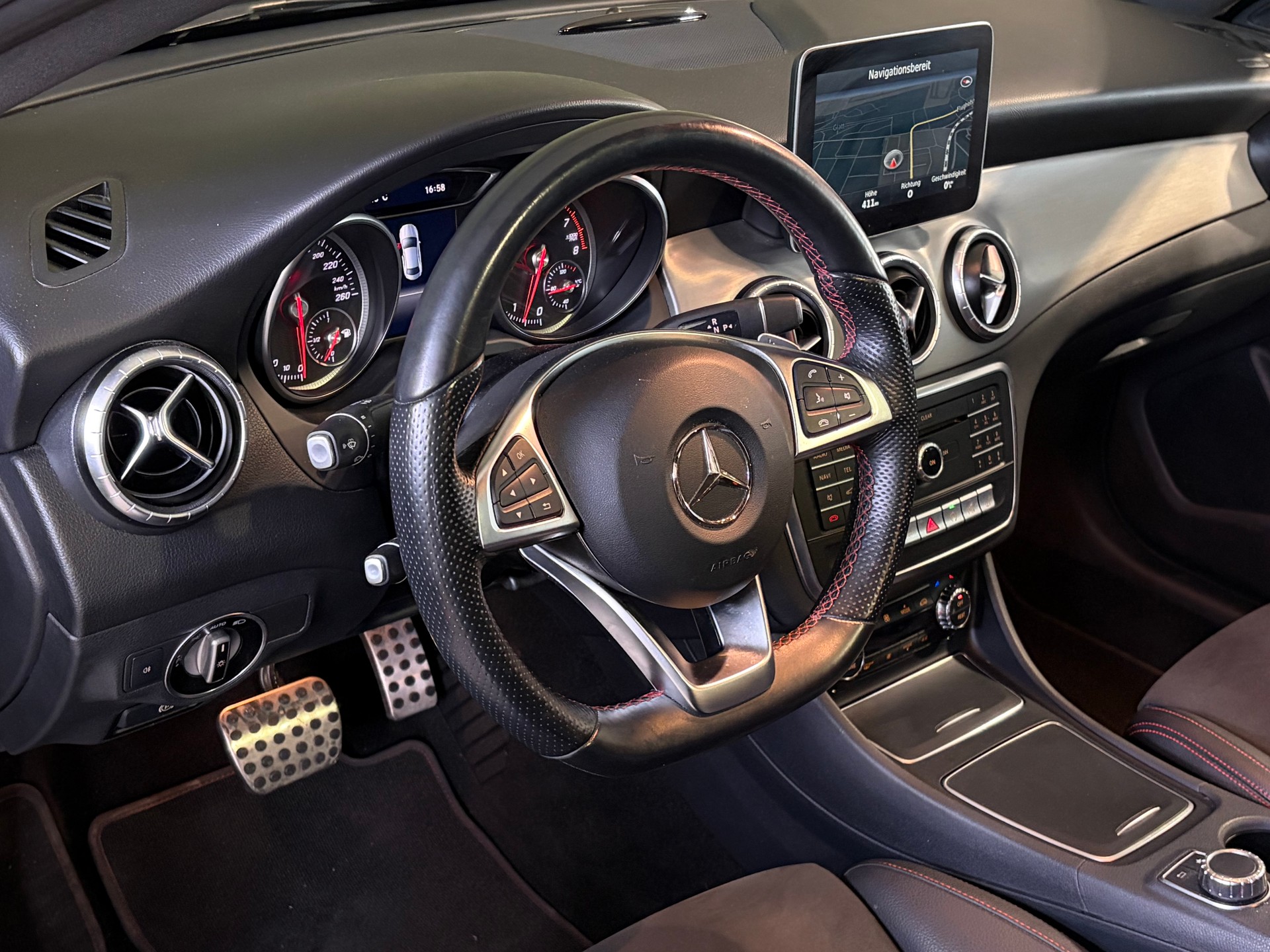 MERCEDES-BENZ CLA 220 AMG Line 4Matic 7G-DCT*CH-Fahrzeug*Night-Paket*-image-14