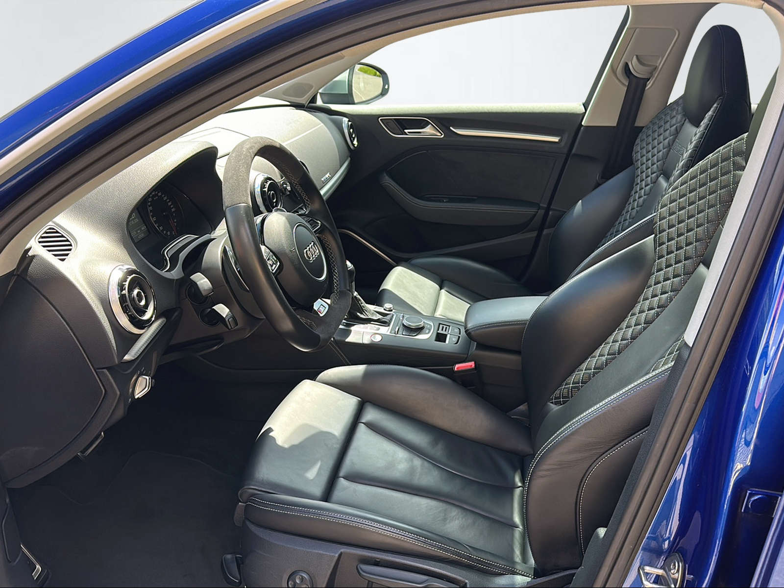 AUDI RS3 Sportback 2.5 T FSI quattro S-Tronic-image-4