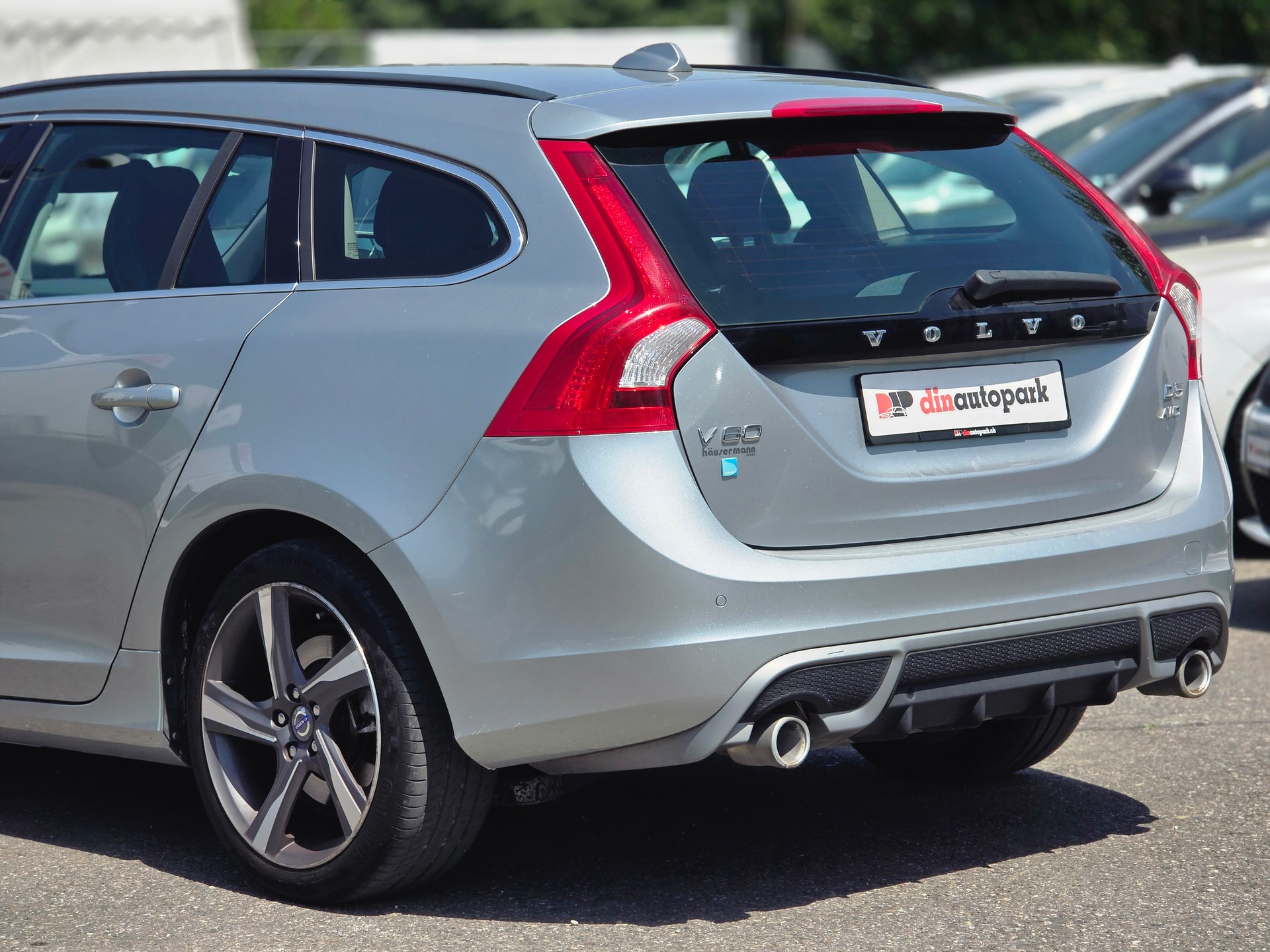 VOLVO V60 D5 AWD R-Design Geartronic * CH-Fahrzeug * 230PS *-image-6