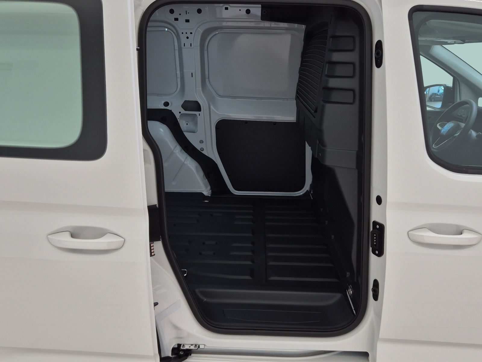 VW Caddy Cargo 2.0TDI 4Motion-image-11