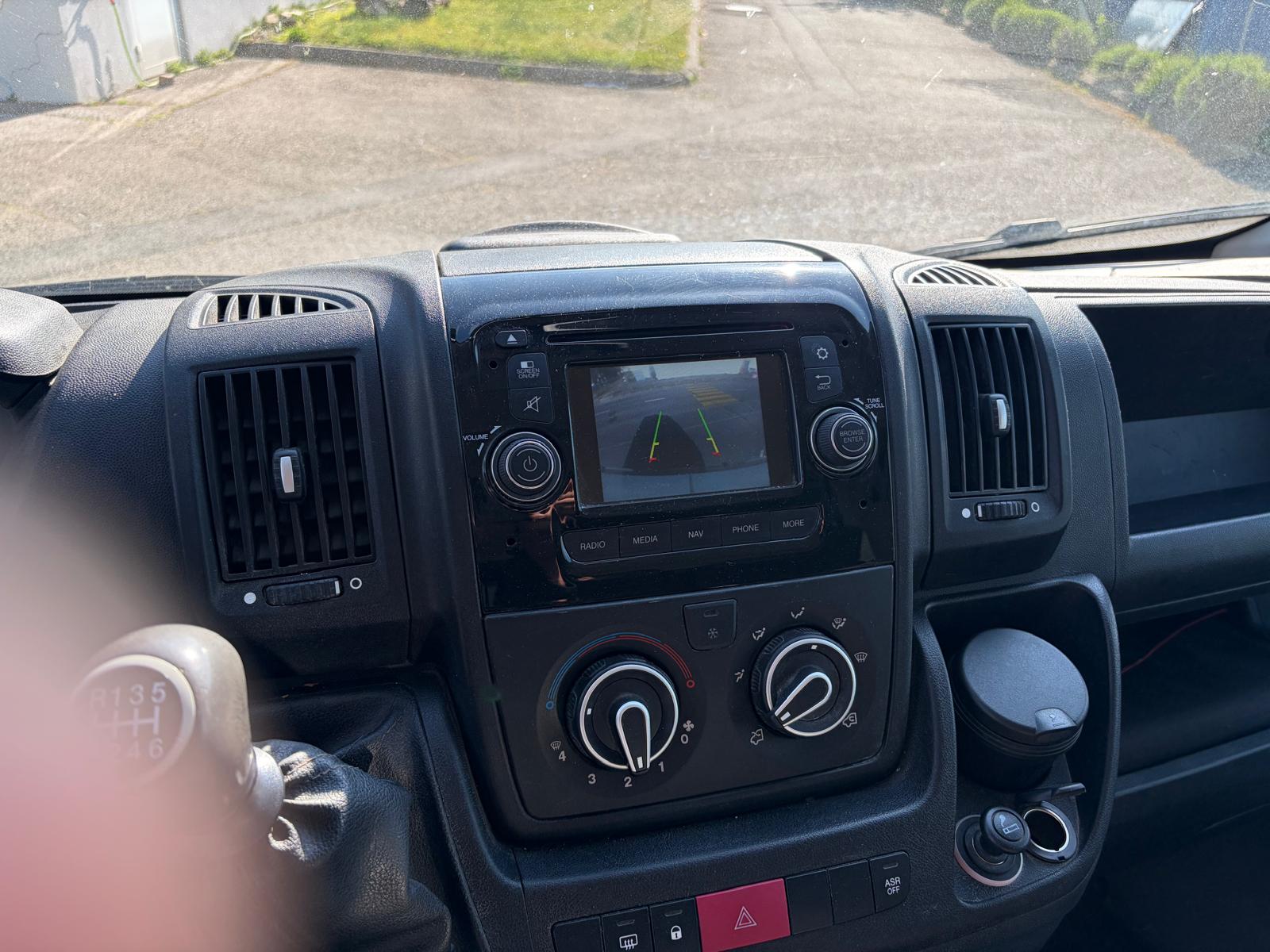 CITROEN Jumper 35 2.0 BlueHDi 130 Attraction L2H2-image-9