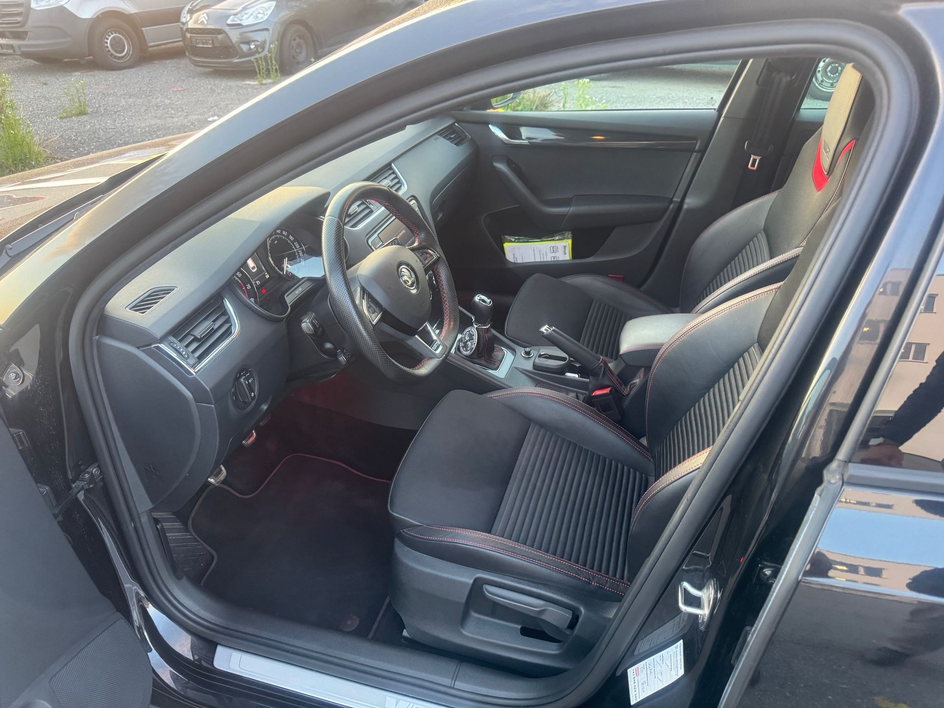 SKODA Octavia Combi 2.0 TSI RS-image-12