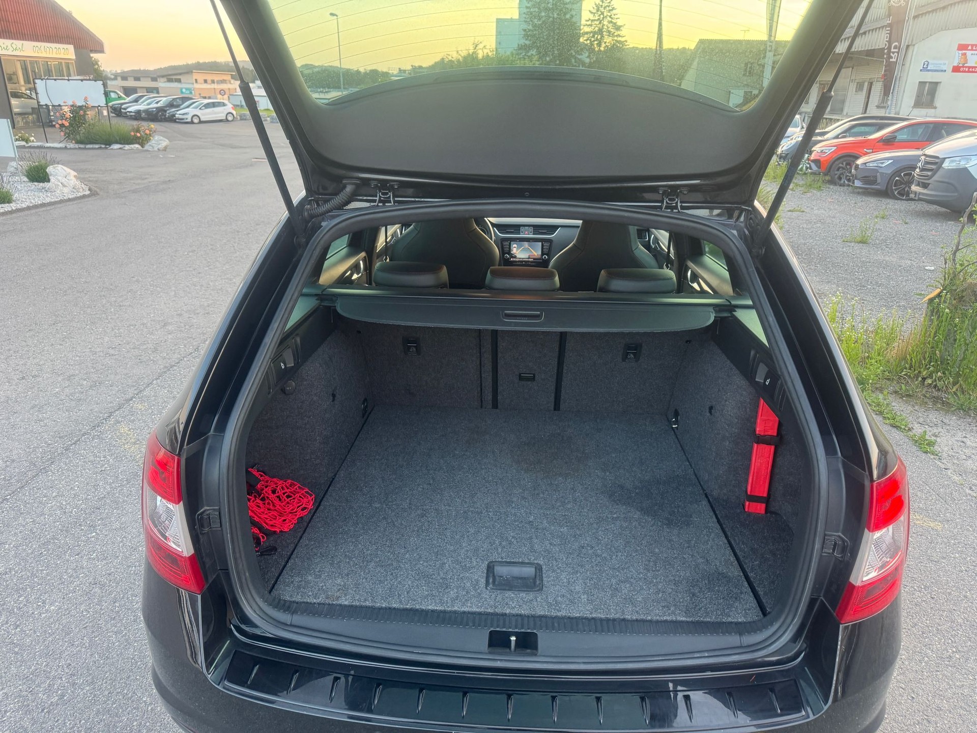 SKODA Octavia Combi 2.0 TSI RS-image-14