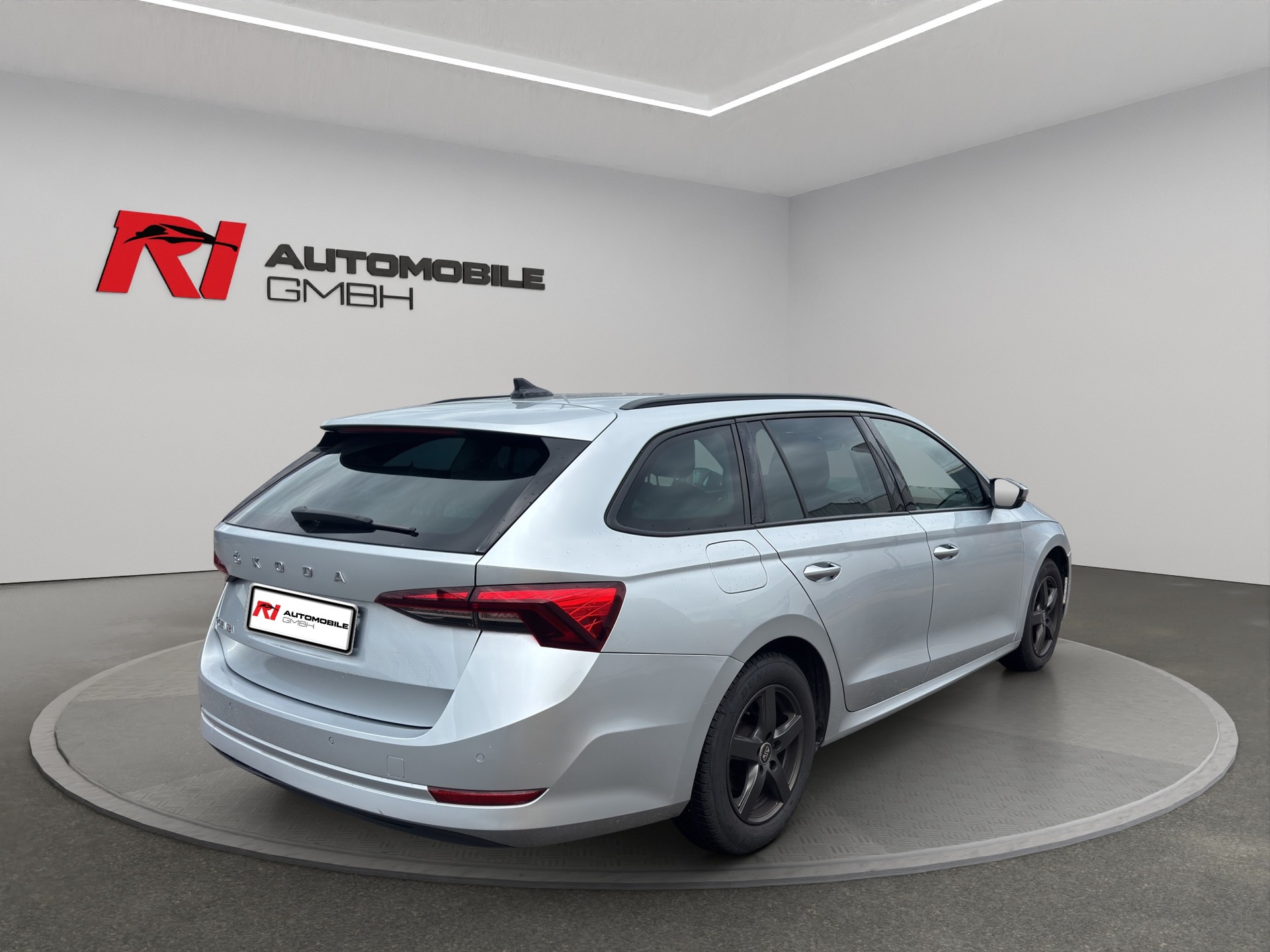 SKODA Octavia Combi 2.0 TDI DSG Ambition-image-4