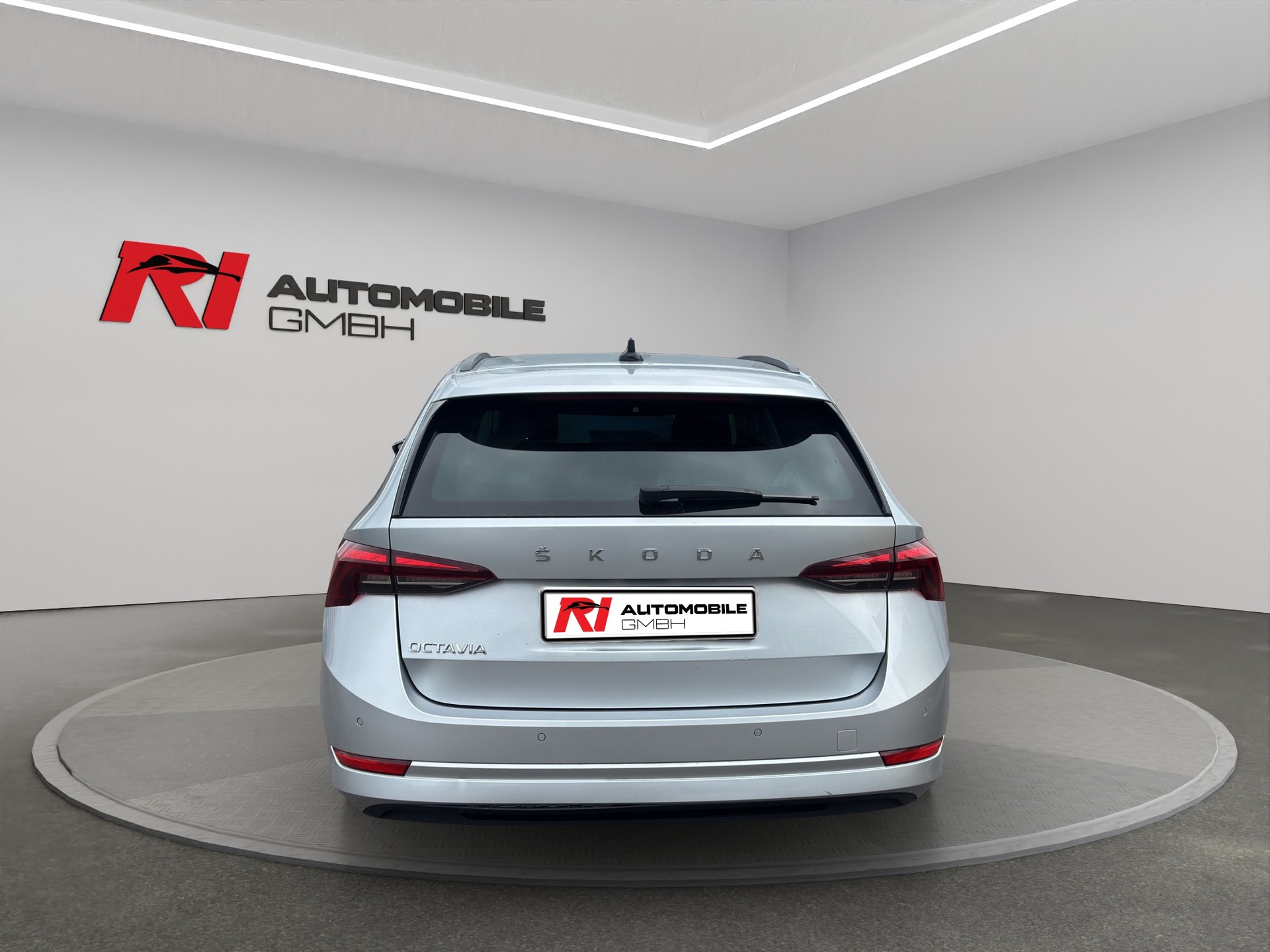 SKODA Octavia Combi 2.0 TDI DSG Ambition-showroom-element-3