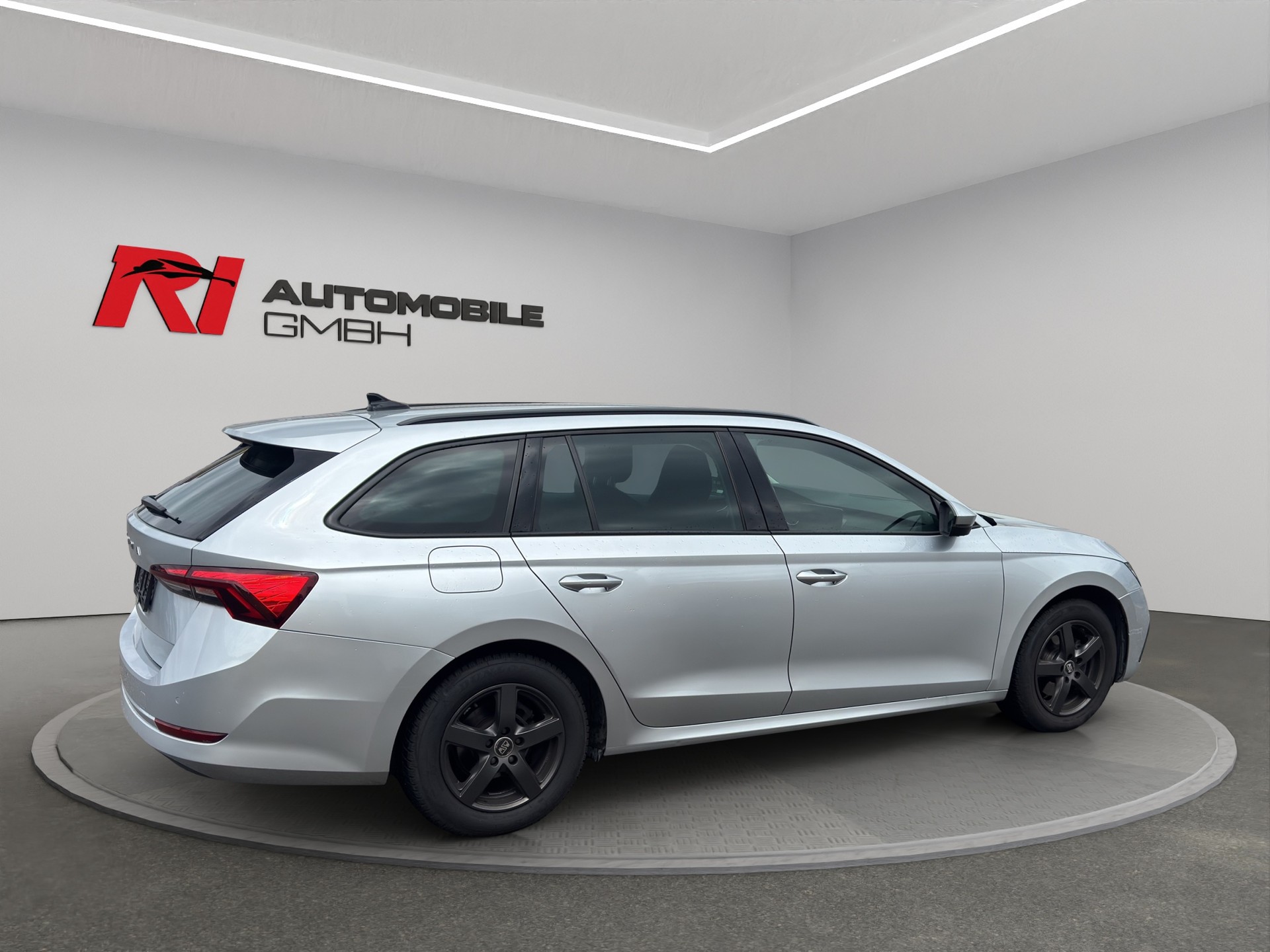 SKODA Octavia Combi 2.0 TDI DSG Ambition-image-5
